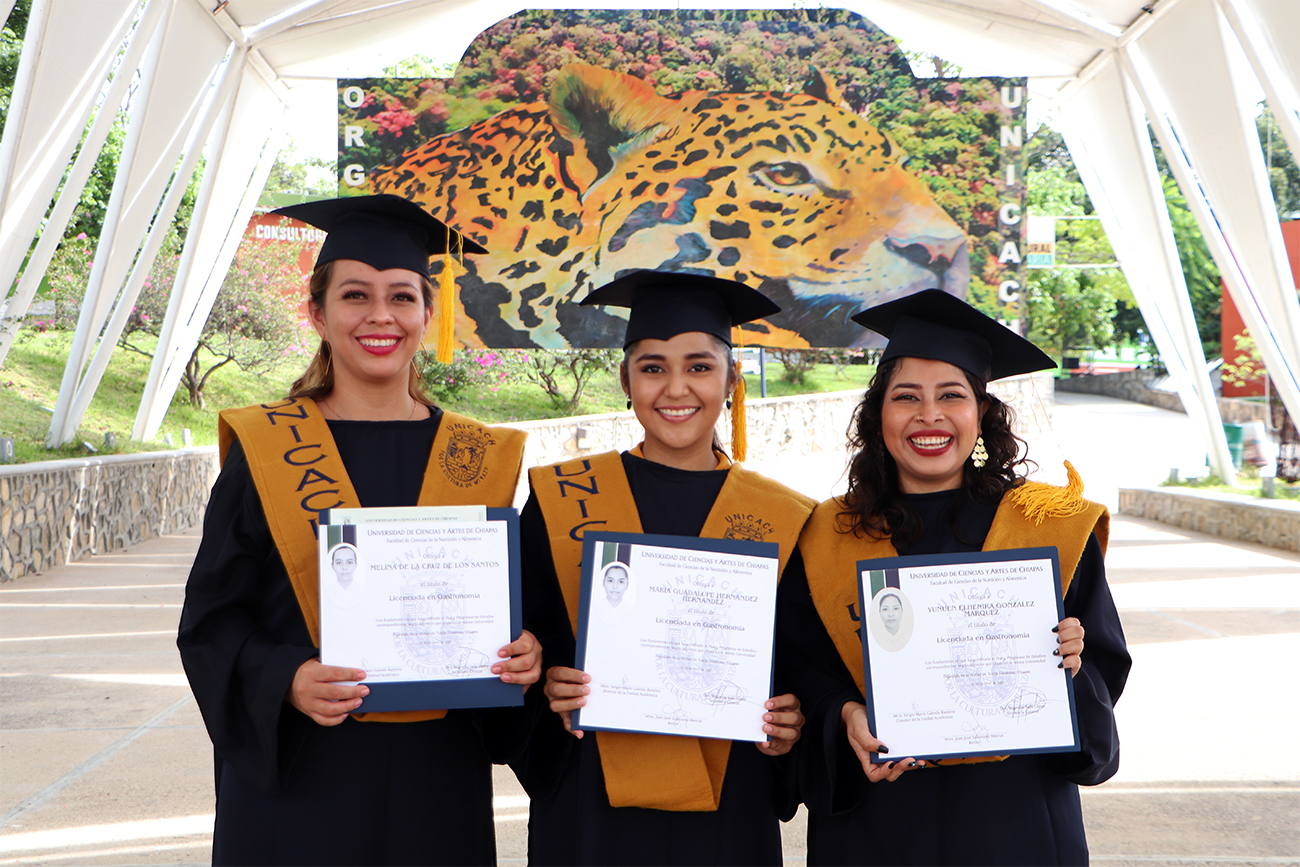 Egresan primeros Licenciados en Gastronomía en Palenque. 