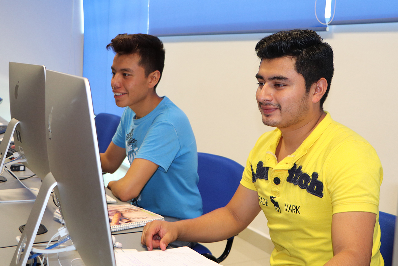 Estudiantes y egresados de la UNICACH disfrutan los beneficios que ofrecen los convenios interinstitucionales.