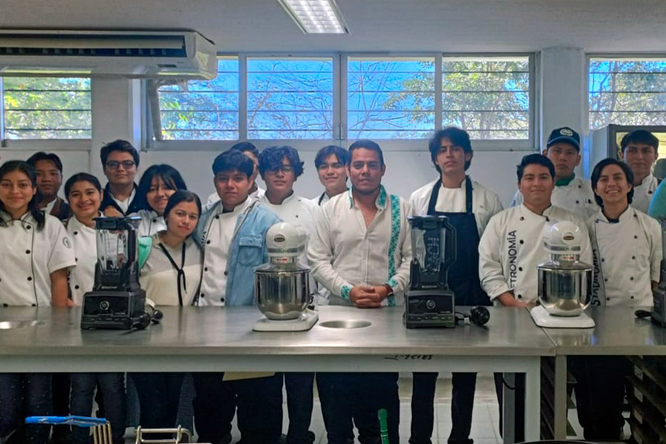 Se puso en marcha un laboratorio más para beneficio de la población estudiantil de la licenciatura en Gastronomía, subsede Palenque.