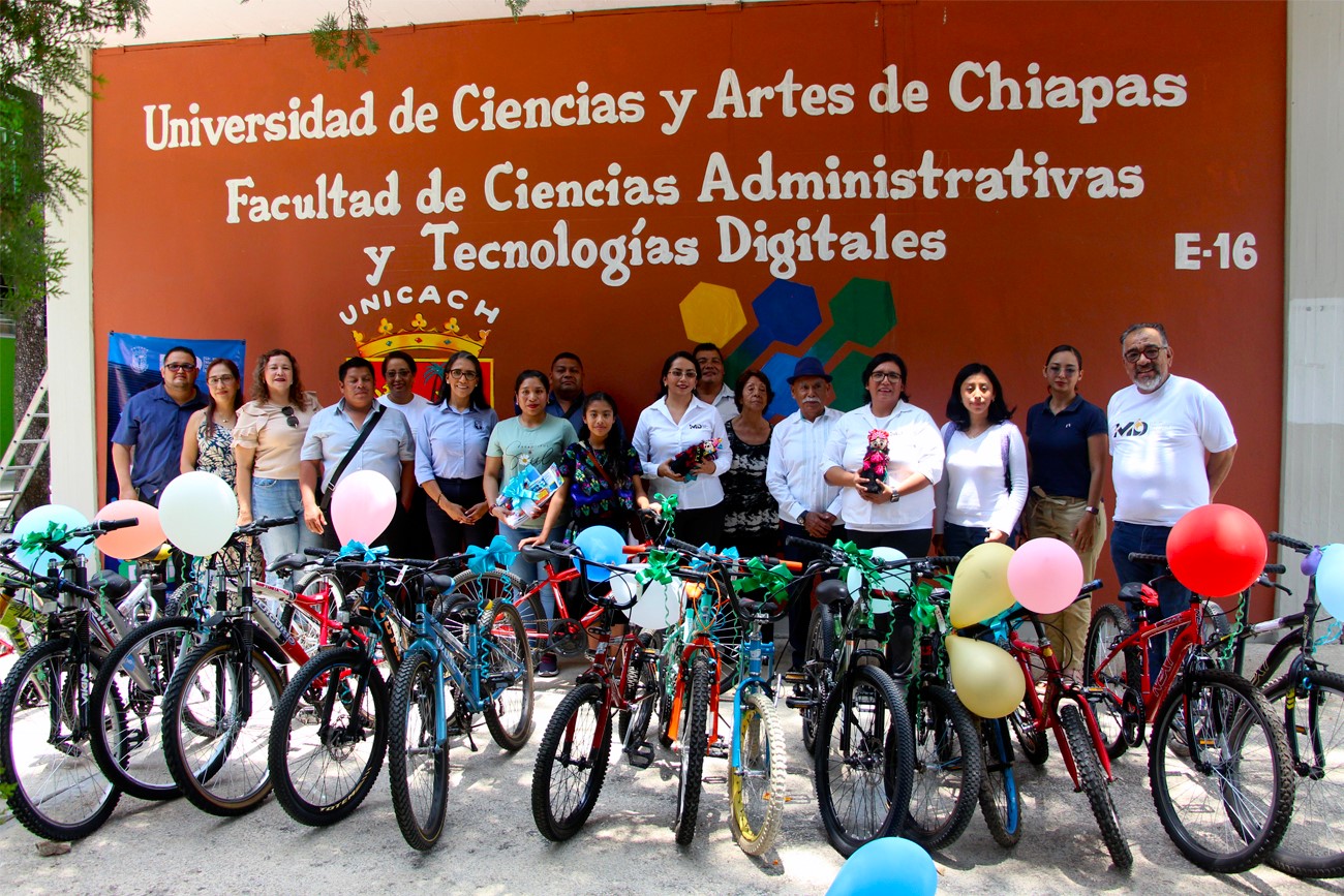 Unicachenses apoyan condición educativa de niñez de Chenalhó