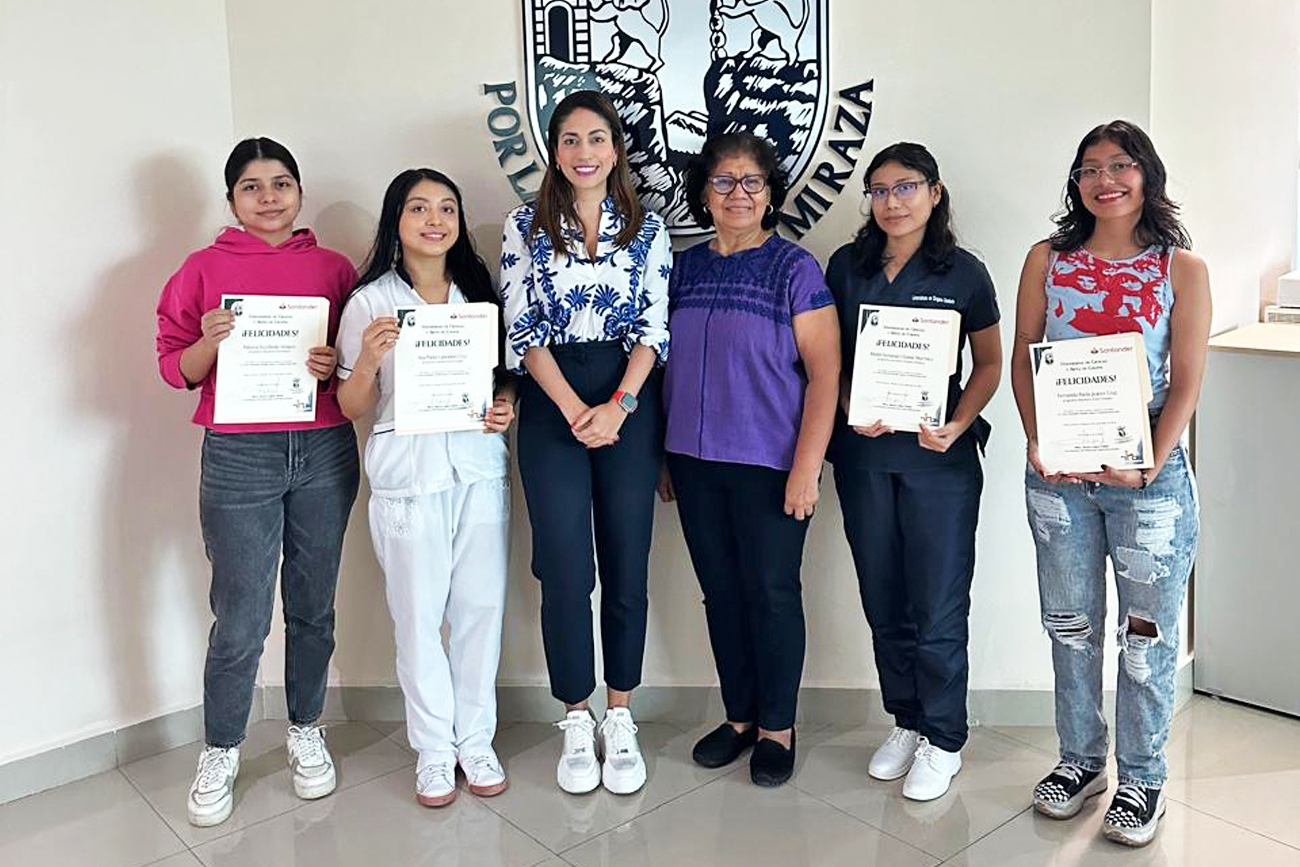 Alumnas de UNICACH beneficiadas con 