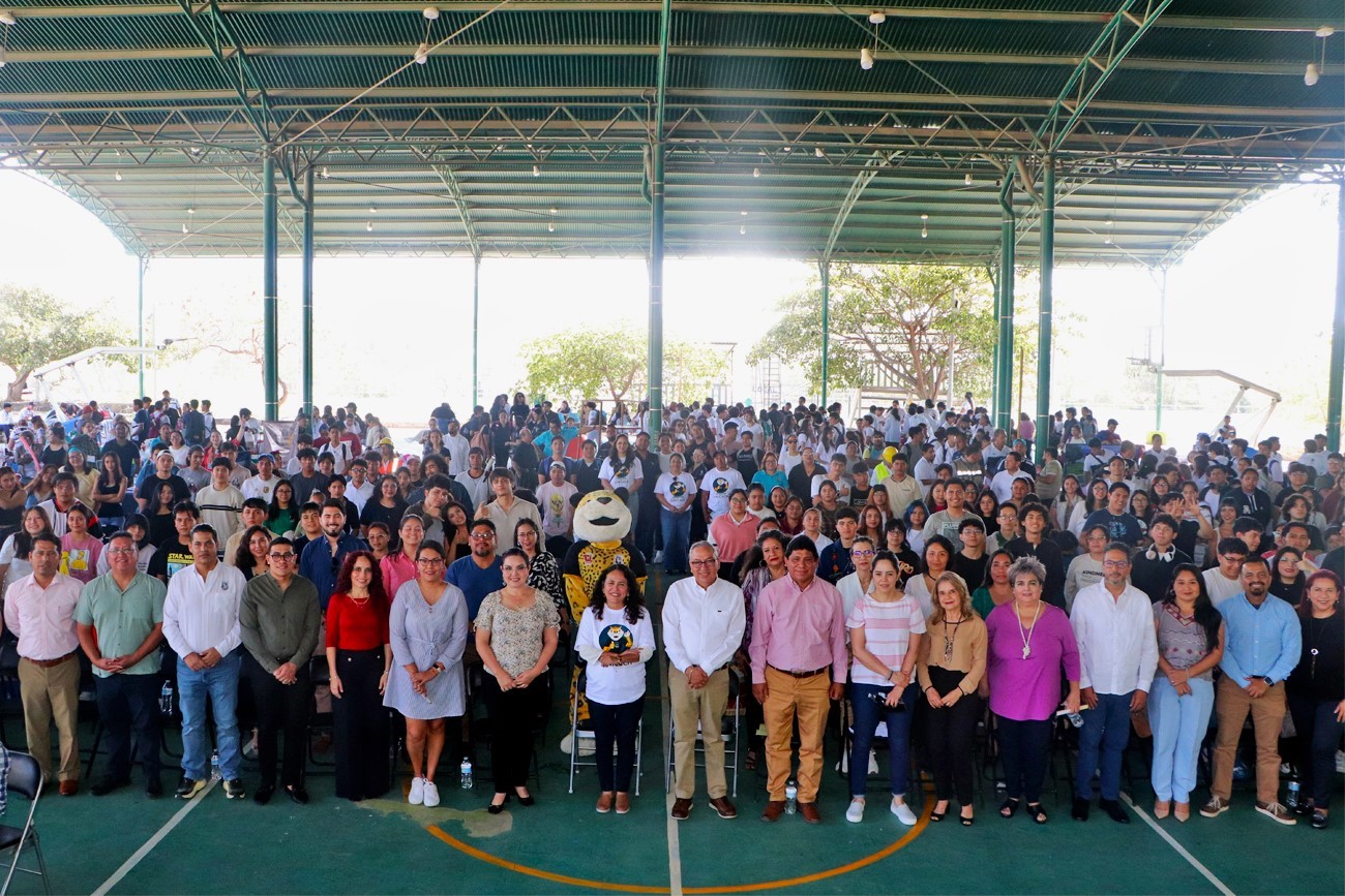 Con arte, deporte y compromiso académico recibe UNICACH a nuevos estudiantes