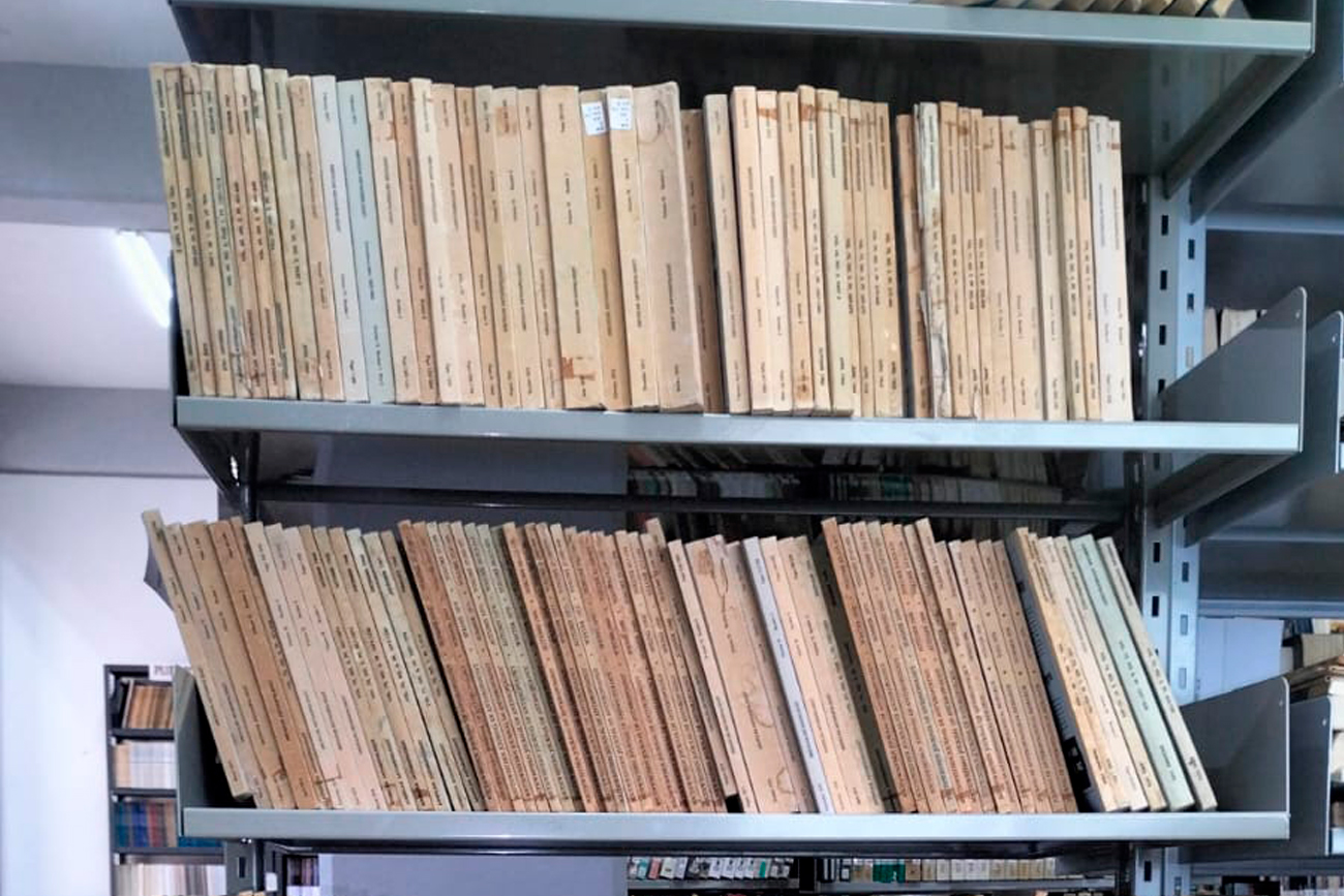 La Biblioteca Thomas Lee, de la licenciatura en Arqueología de la UNICACH, ha ampliado su acervo con más de 4 mil 600 ejemplares de libros y revistas especializadas.