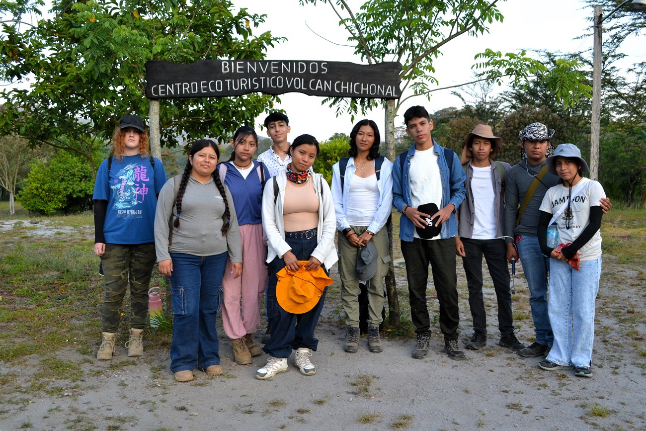 Estudiantes de la UNICACH realizan prácticas en  Volcán Chichón y fortalecen monitoreo