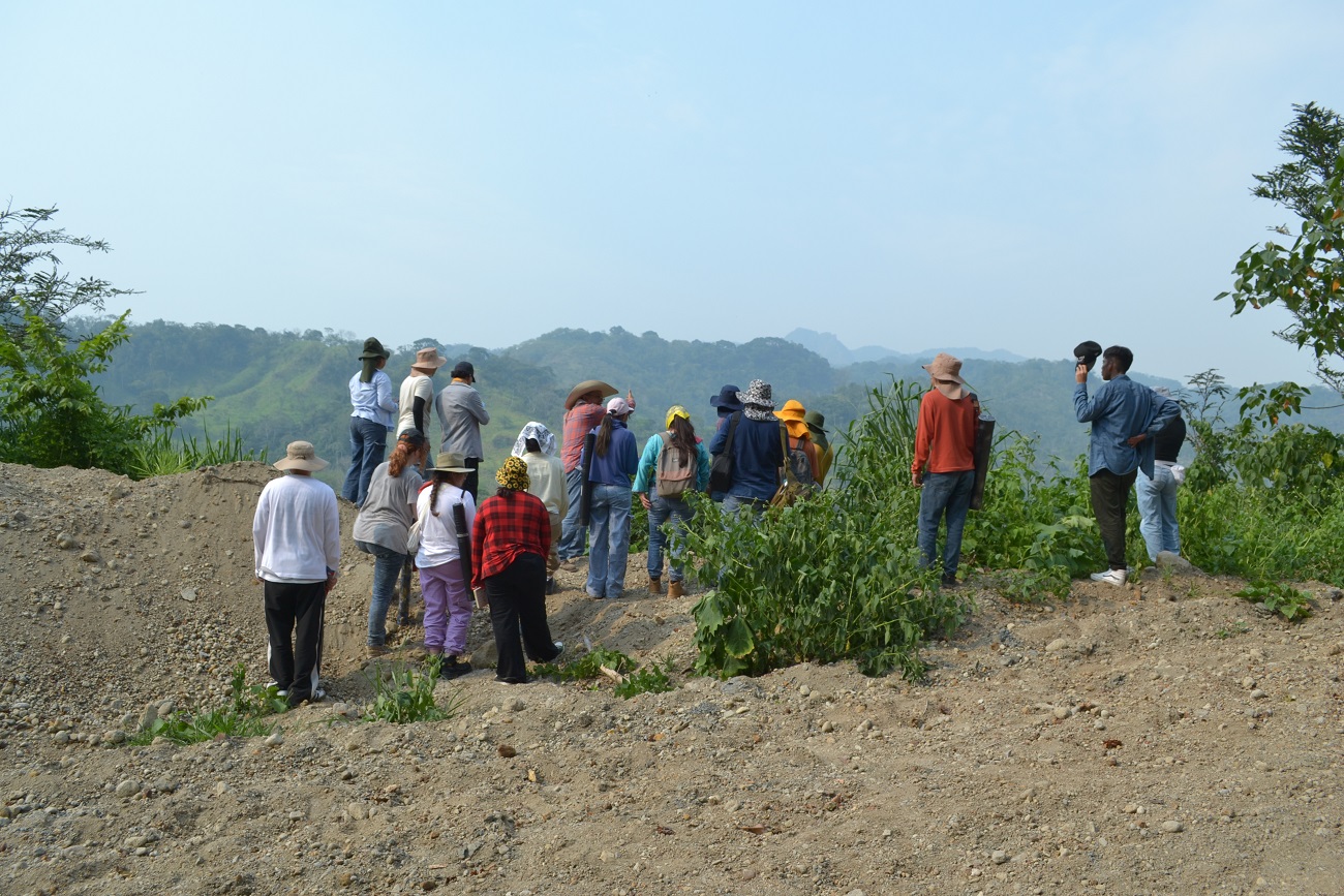 El trabajo de campo incluyó el ascenso al cráter del Volcán Chichón, un ejercicio esencial para fortalecer el aprendizaje teórico-práctico sobre la dinámica volcánica y los riesgos asociados.