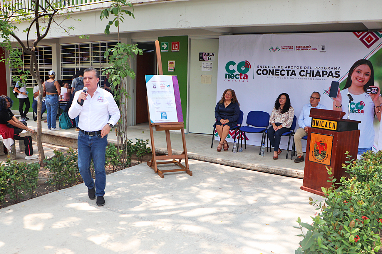 El secretario del Humanismo señaló que la entrega responde al compromiso del gobernador Eduardo Ramírez Aguilar de garantizar el acceso gratuito a internet.