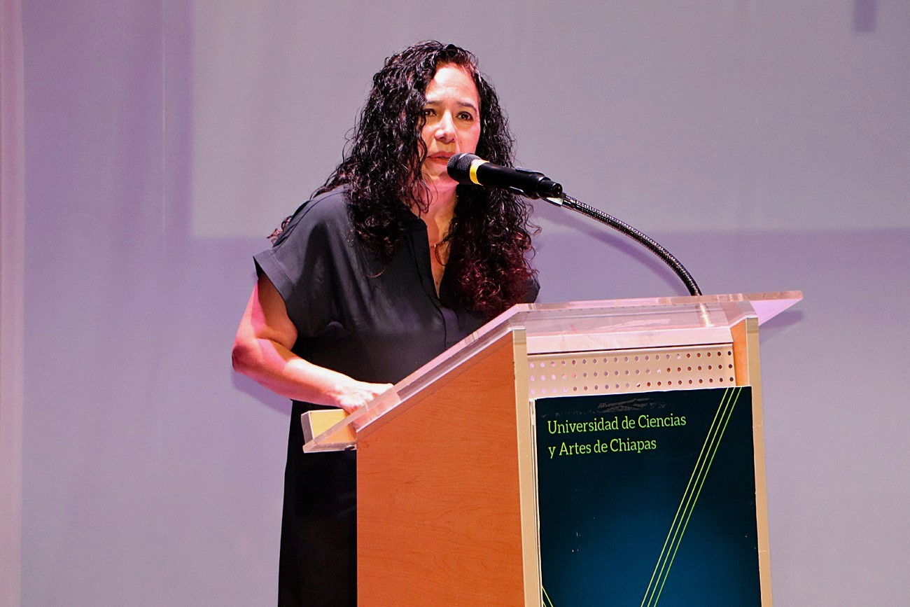 La rectora Fanny López Jiménez, destacó que la Universidad, fiel a su misión, continúa formando profesionistas con calidad académica y sólidos valores humanos.