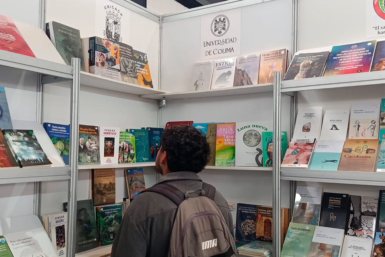 Obras de la UNICACH llegan a la FILUNI en la UNAM