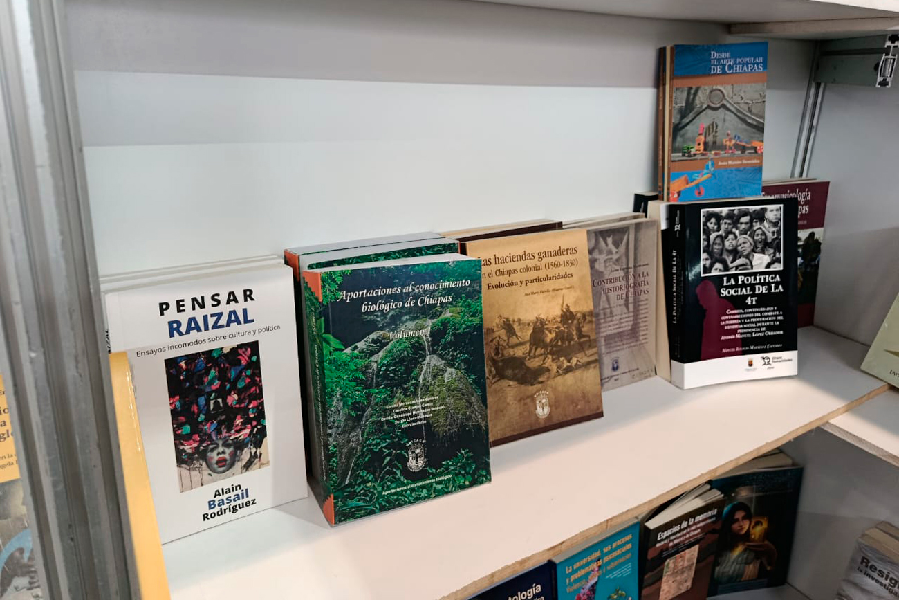 Entre las obras presentadas por la Universidad destacan: Así era Chiapas. 42 años de andanzas por las montañas, etc.
