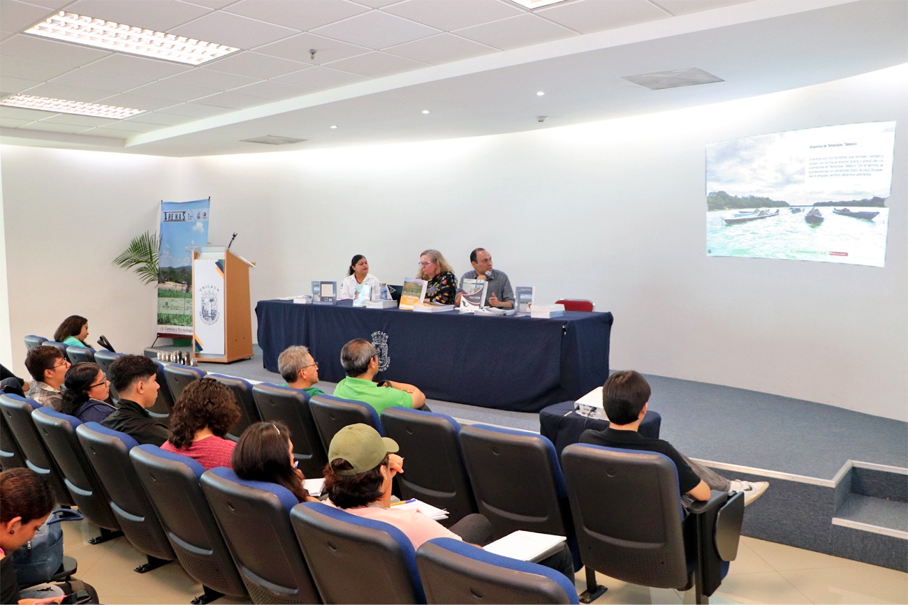 IIGERCC participa en seminario del CIESAS sobre extracción de sedimentos.