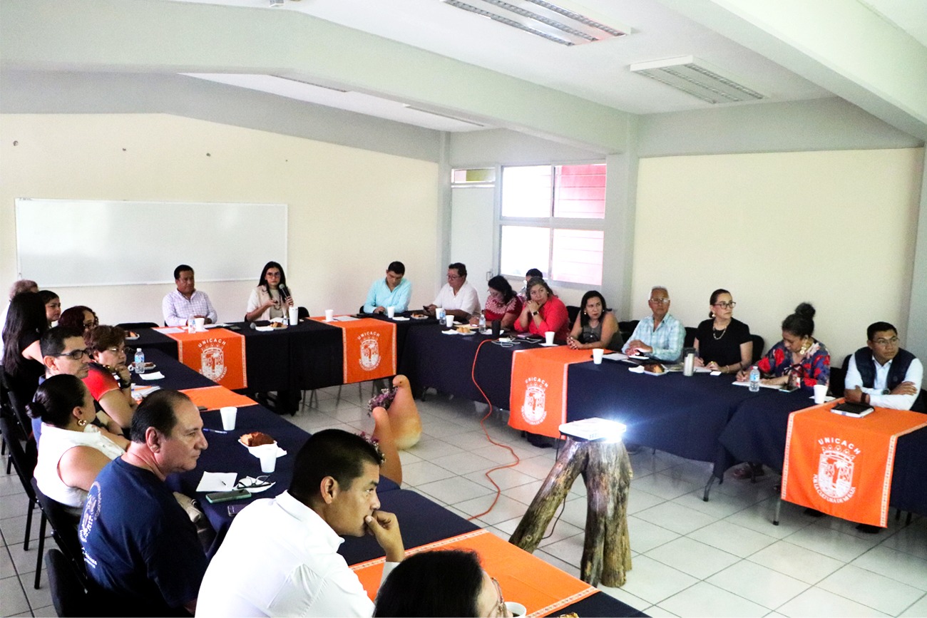 Directivos de la UNICACH analizan nuevos retos en evaluación educativa