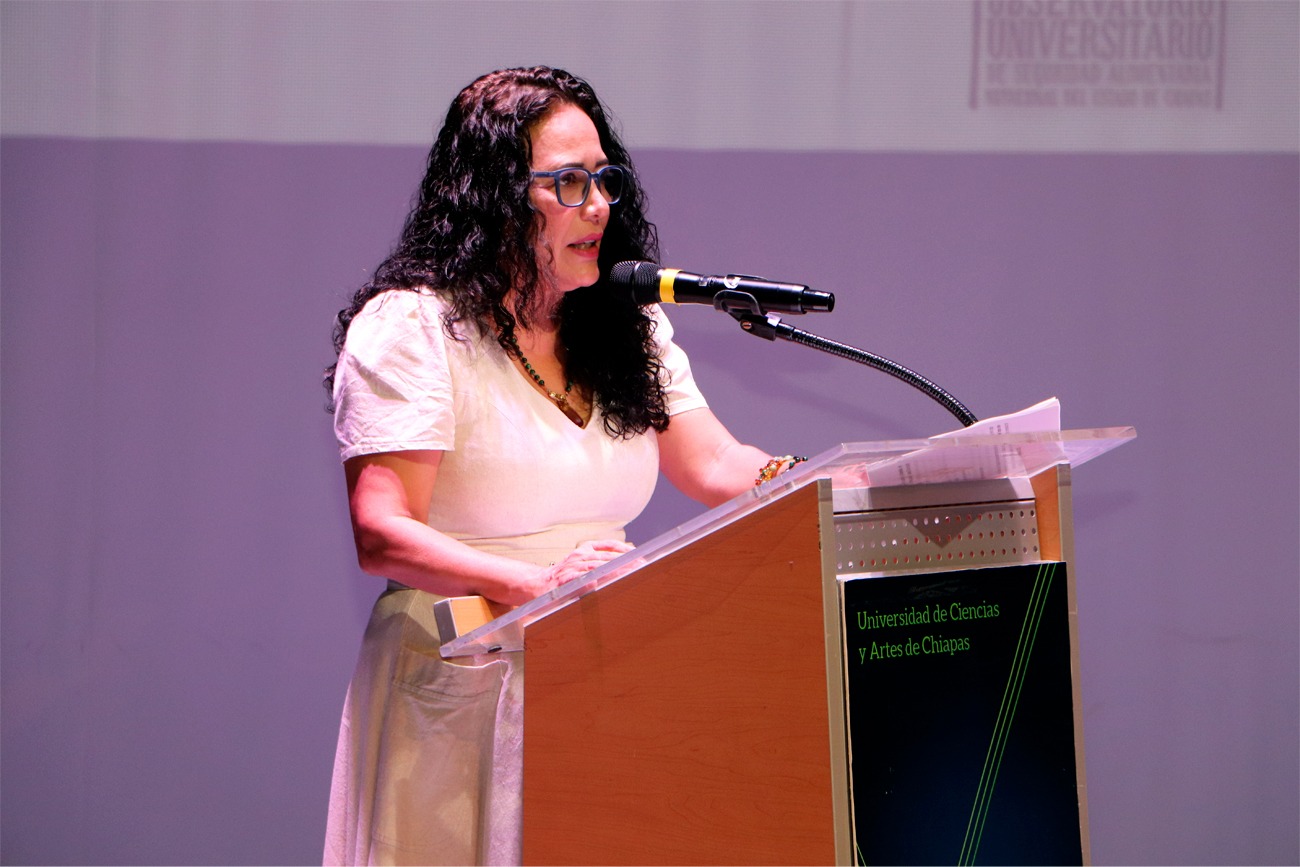 La rectora de la UNICACH, Fanny López Jiménez.