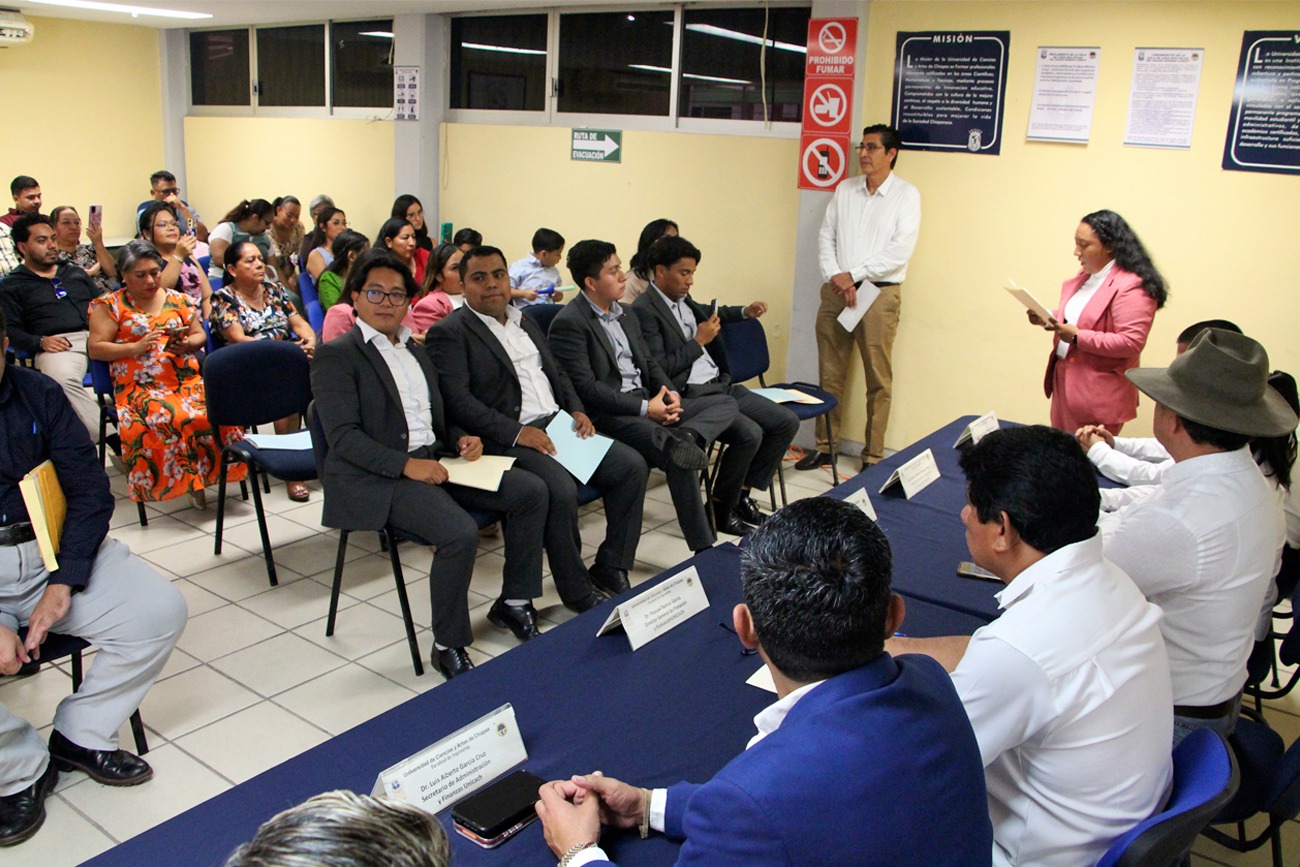 Cruz Zúñiga señaló que ella y sus compañeros “estamos preparados; recibimos una educación de calidad, que nos enseñó a pensar críticamente, a resolver problemas y a trabajar en equipo, con responsabilidad y respeto”.