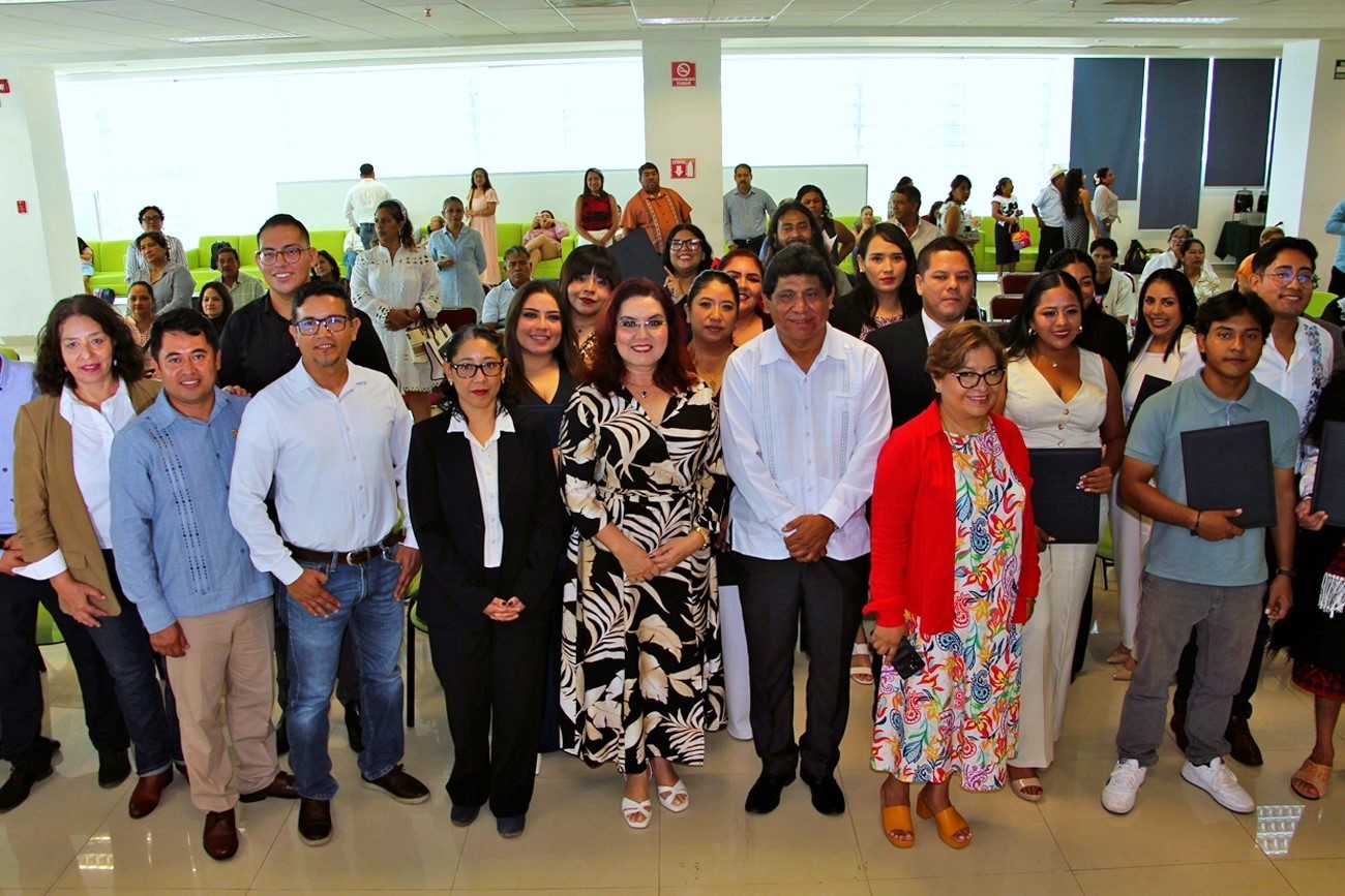 Egresados de la UNICACH obtienen su titulación profesional