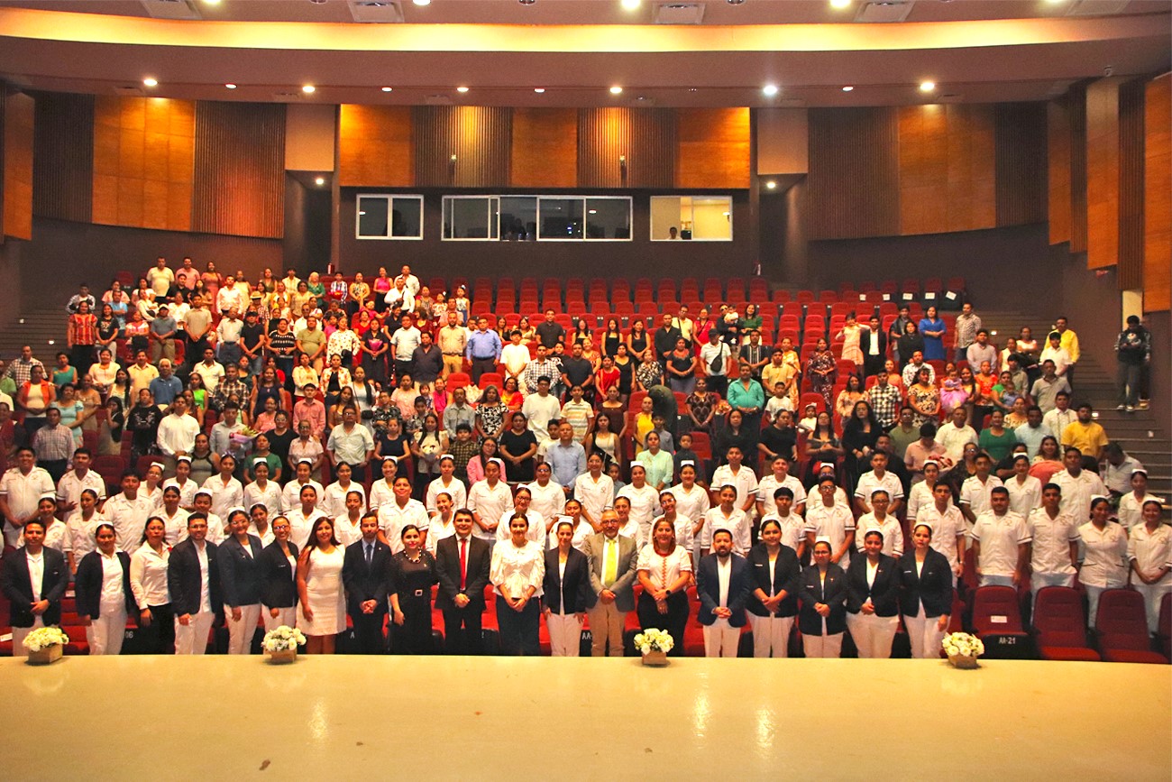 Alumnado de Enfermería asume compromiso con la salud