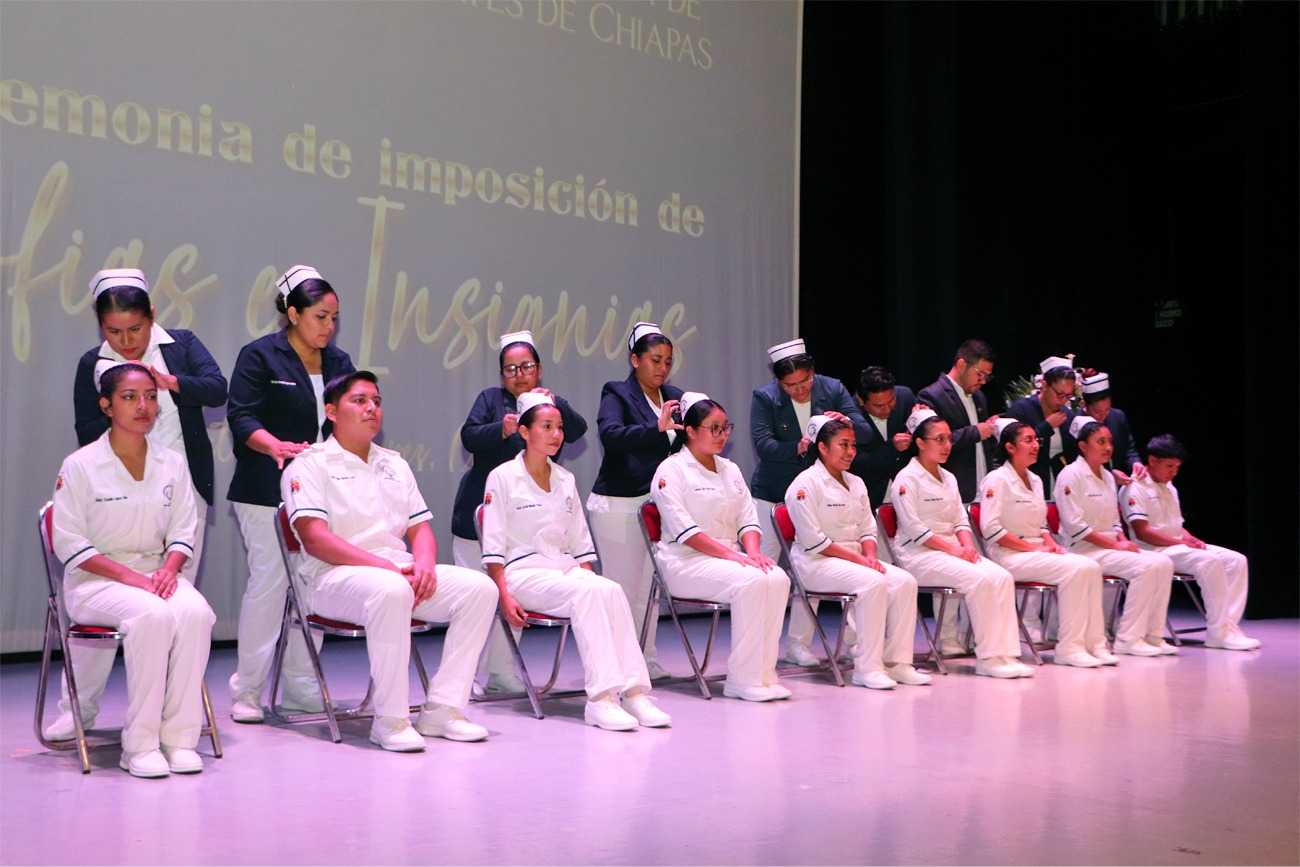 Ceremonia de imposición de cofias e insignias