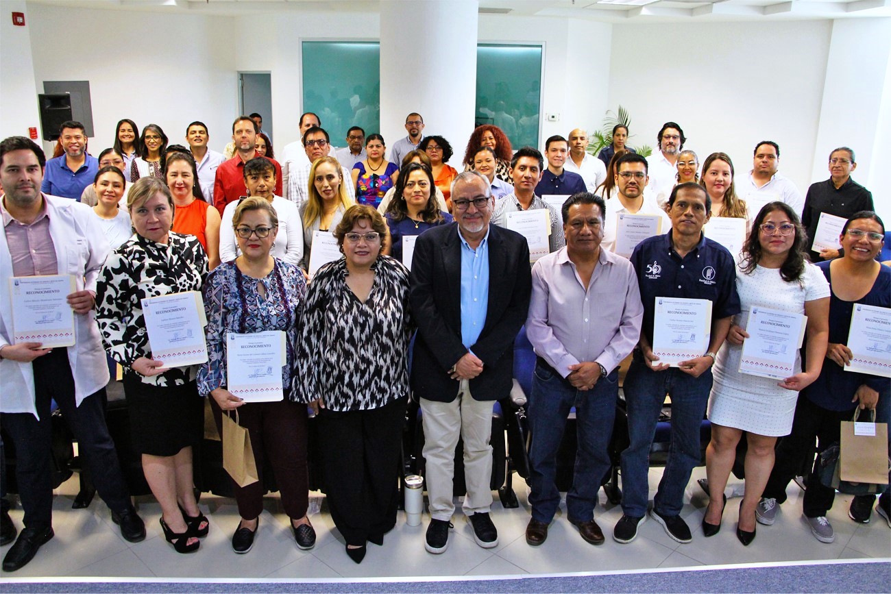  Reconocen a 49 docentes UNICACH por su destacada labor