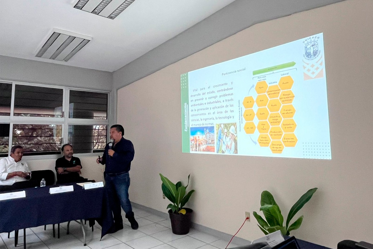 Resaltó el papel estratégico de la evaluación colegiada para garantizar programas educativos de calidad.