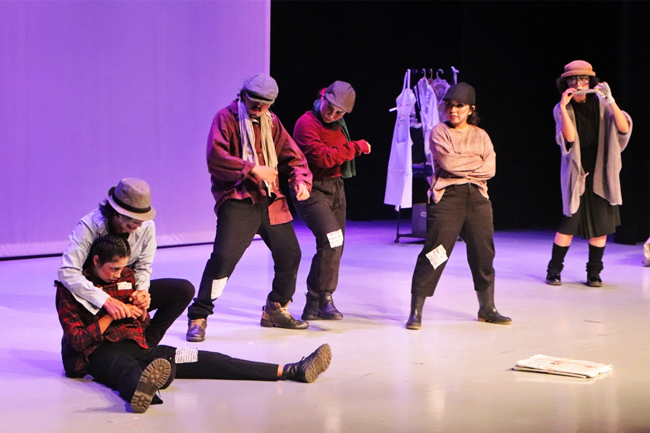 Estudiantes de quinto semestre de la Licenciatura en Artes Escénicas.