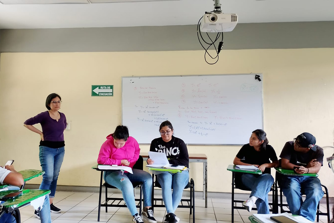 Durante el mes de noviembre, cada equipo presentó su programa en la cabina de Radio UNICACH.