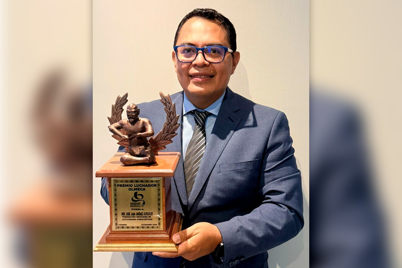 José Juan Jiménez González recibe el Premio Luchador Olmeca 2025