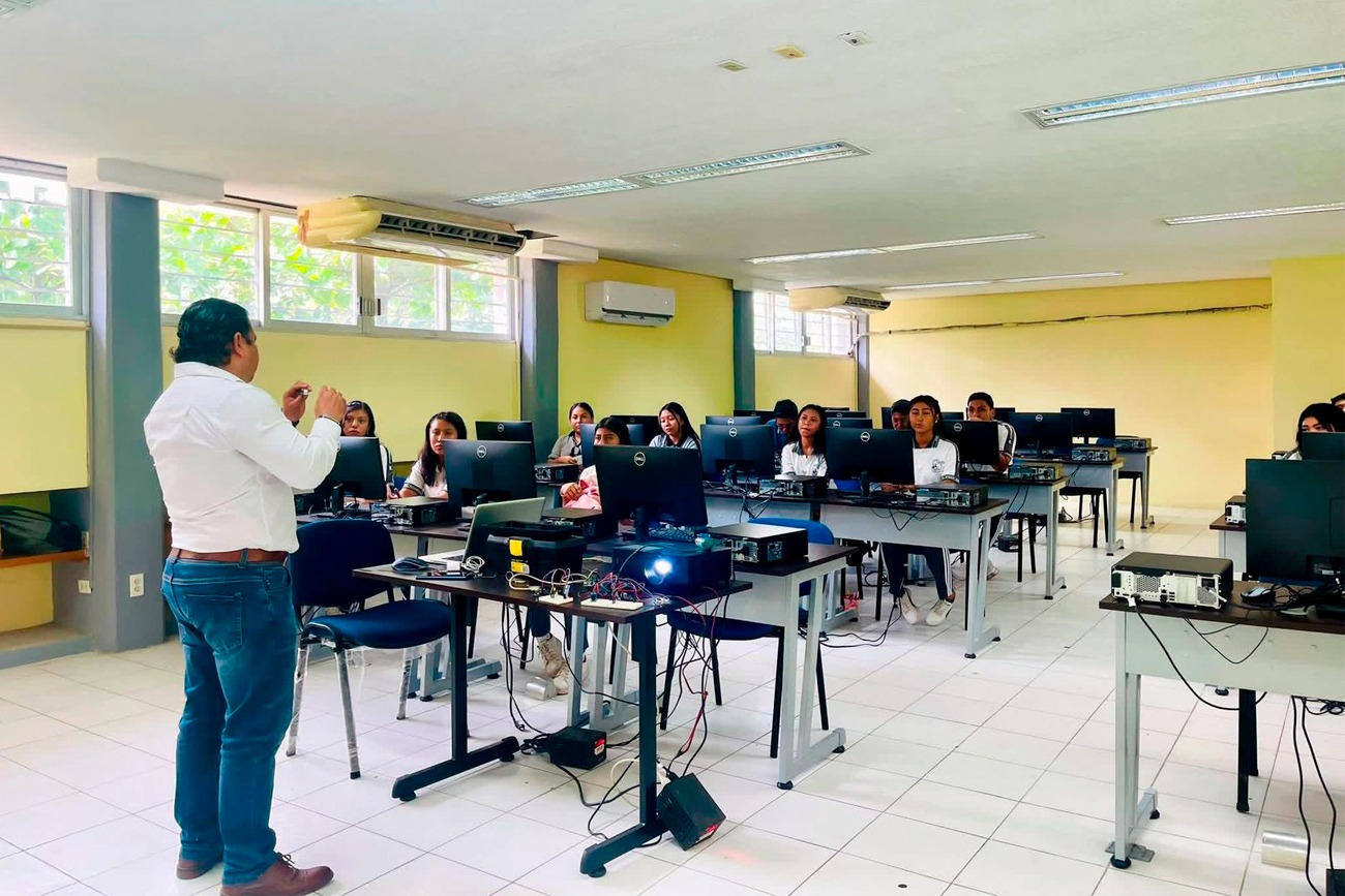 Prepara UNICACH concurso de robótica en Huixtla