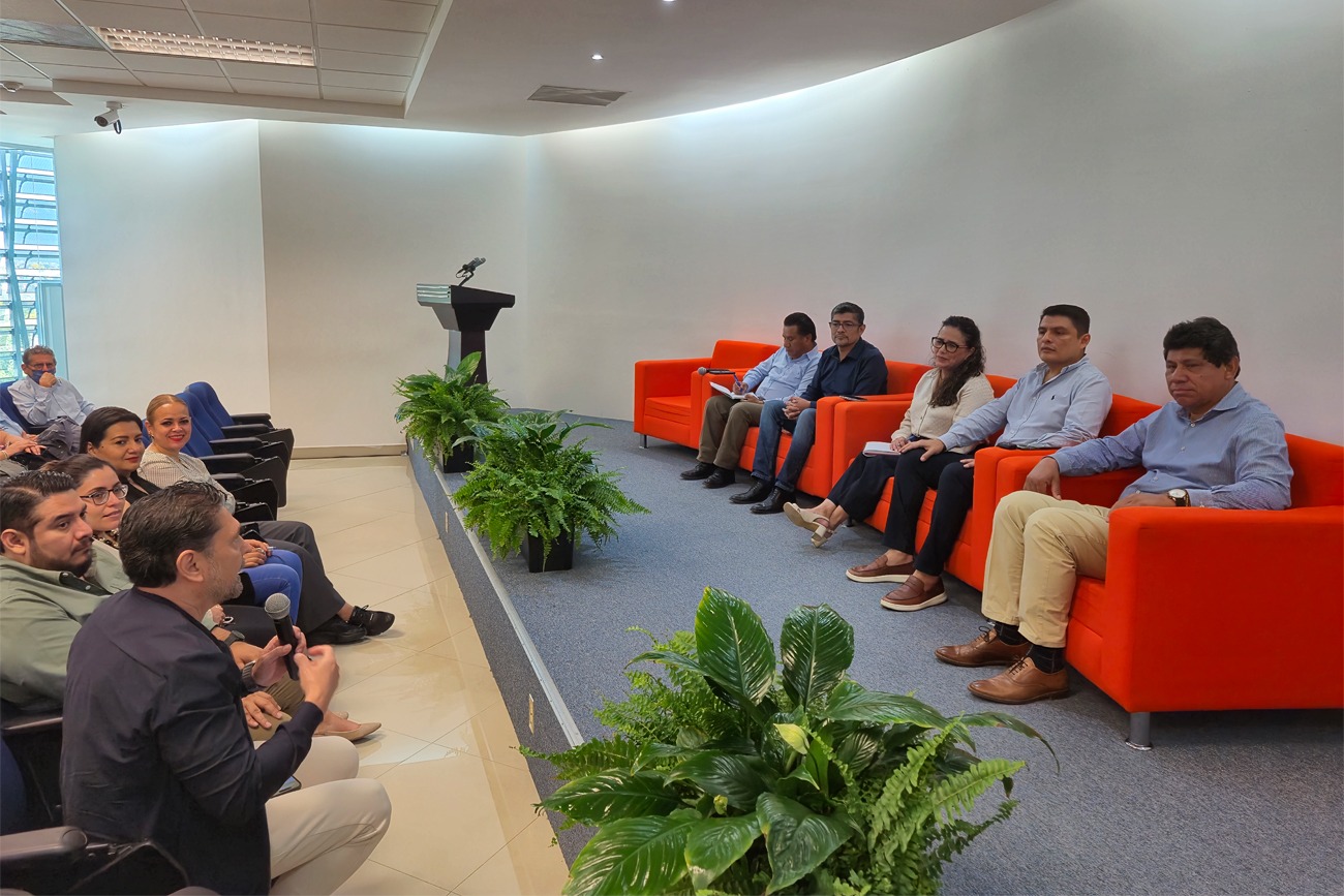 Sostiene rectora de UNICACH Fanny López Jiménez, diálogo con docentes de la Facultad de Ciencias Odontológicas y Salud Pública