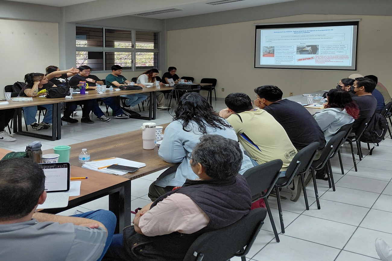  la rectora de la UNICACH, Fanny López Jiménez, destacó la relevancia de impulsar procesos formativos que mejoren y dignifiquen el trabajo universitario, además de fortalecer la seguridad de la comunidad universitaria.  