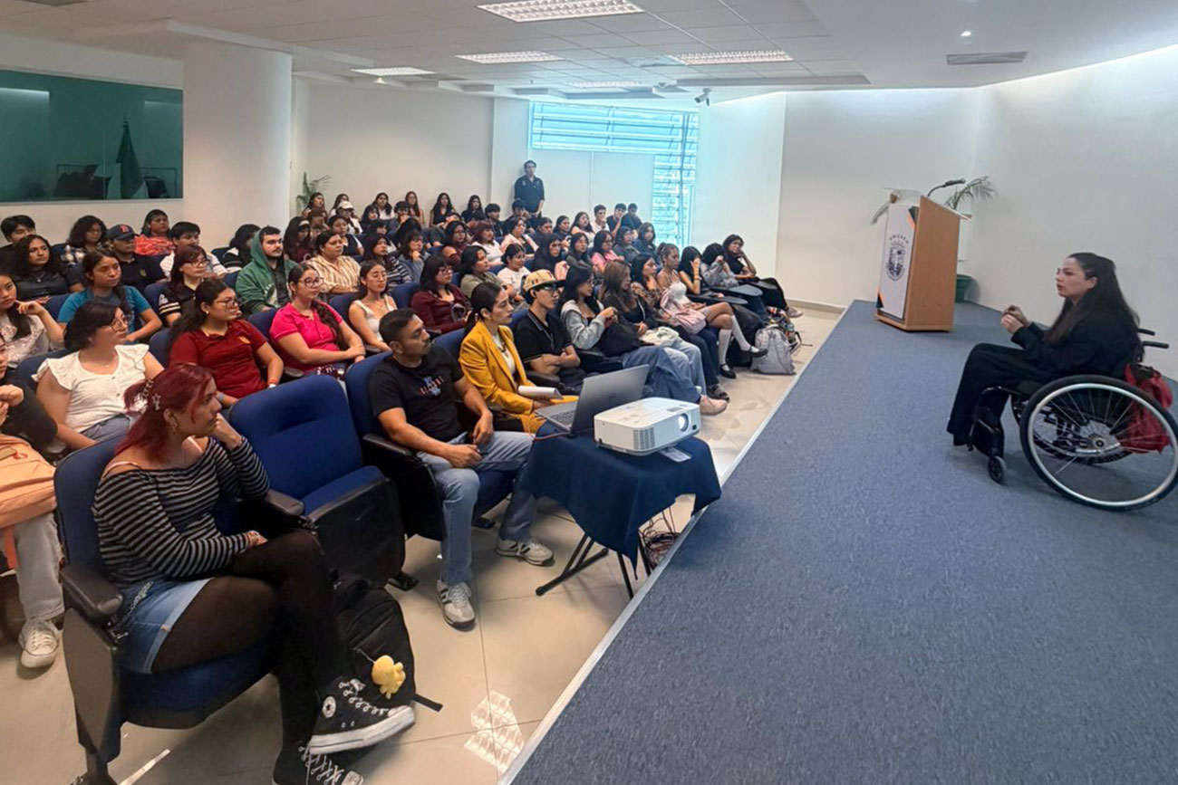 Conferencia en UNICACH