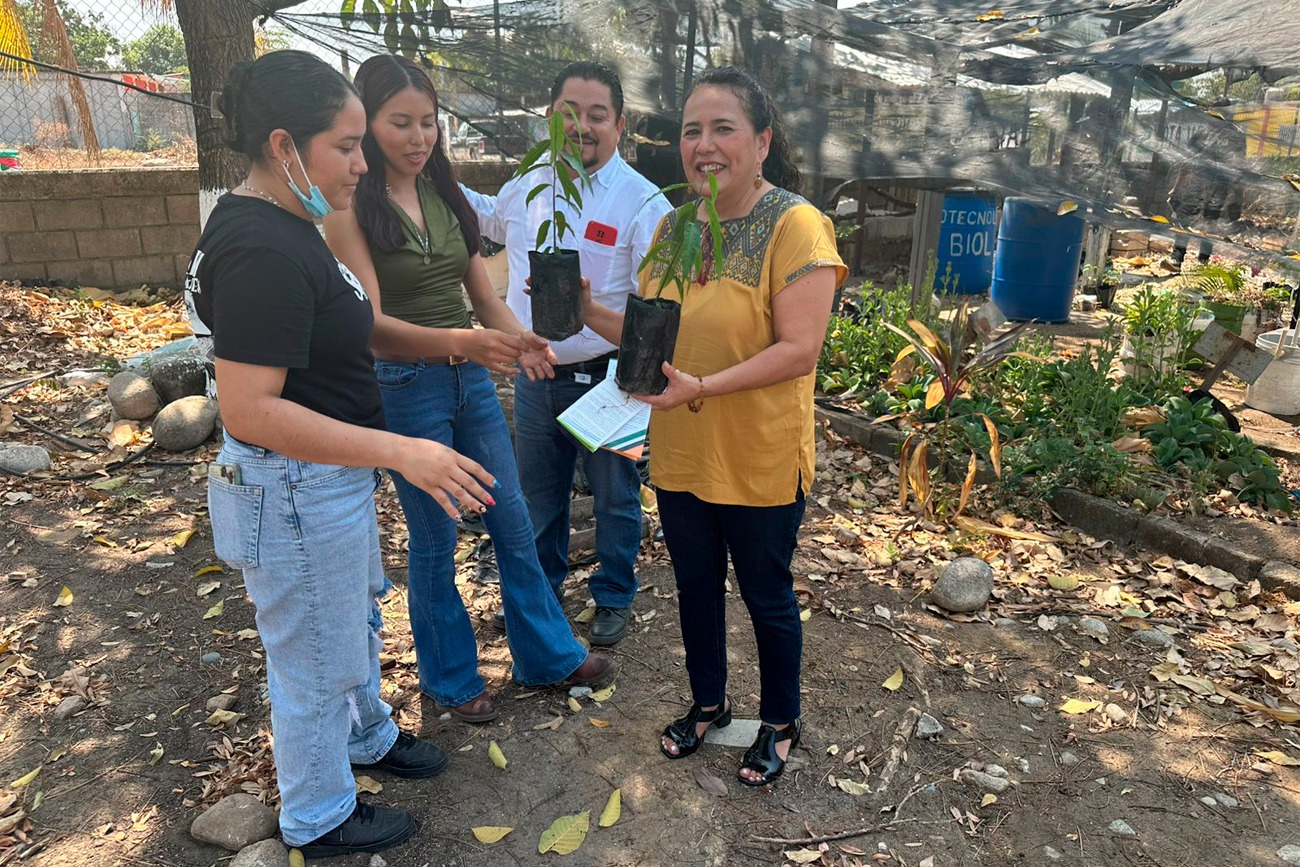 Dialogó con alumnos y docentes en el marco del Programa De Mejora de Espacios Continua y Permanente.