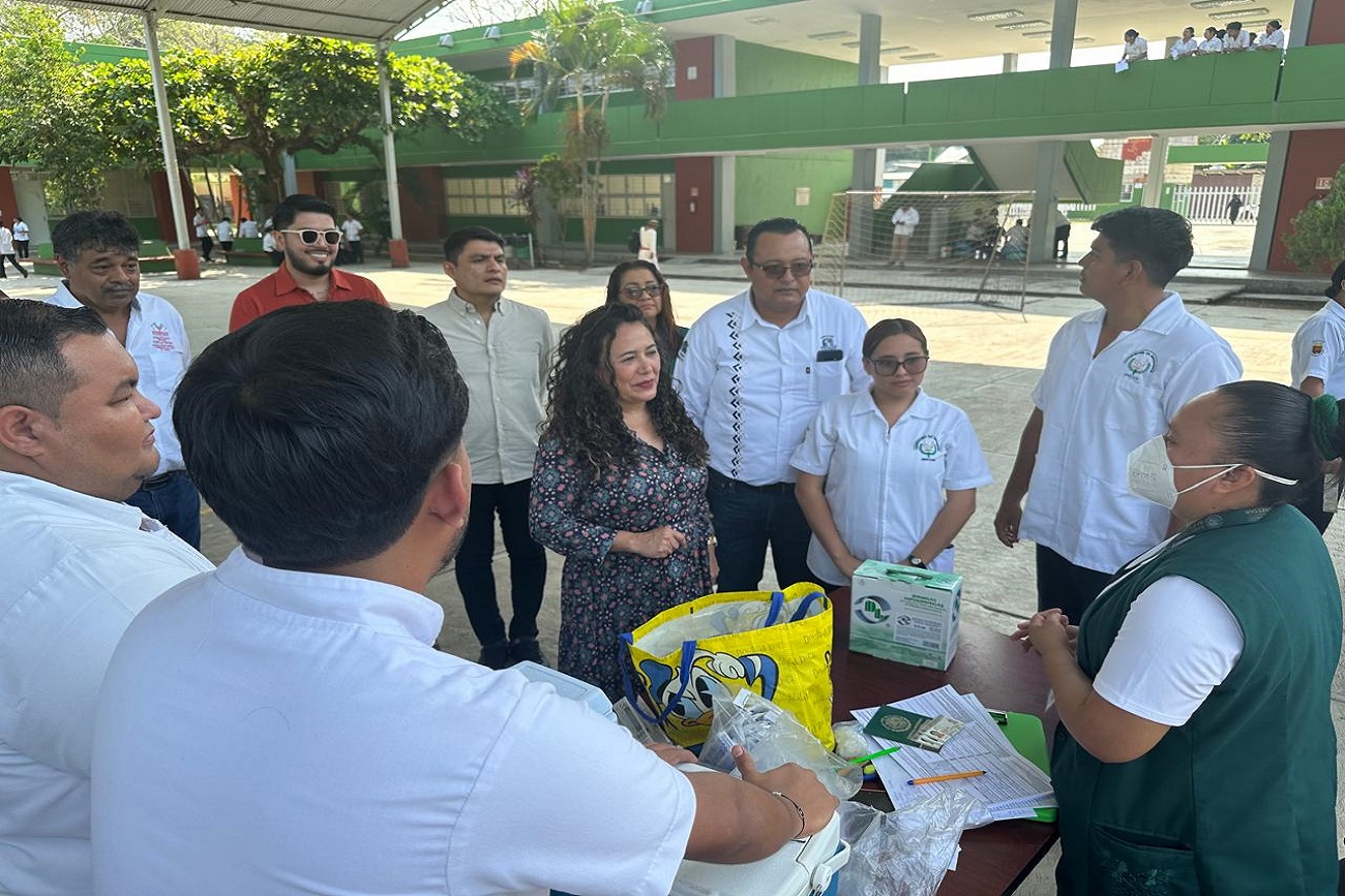 Supervisó la campaña de vacunación que se desarrolla en coordinación con autoridades de salud, con el objetivo de fortalecer las acciones de prevención entre favor de la comunidad universitaria y la región.