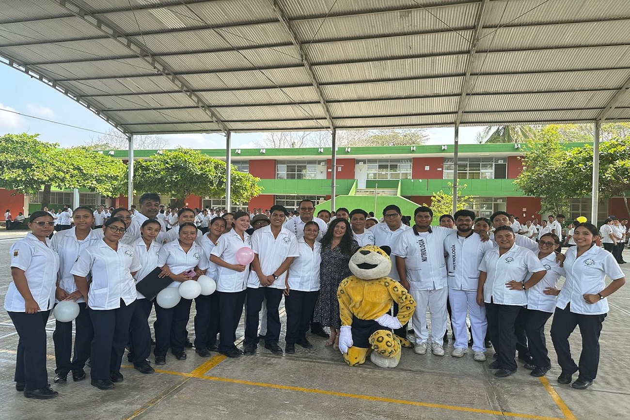 En una gira de trabajo que realizó por las regiones Istmo-Costa y Soconusco, con el propósito de supervisar y dar seguimiento a las labores académicas y necesidades de las sedes universitarias.