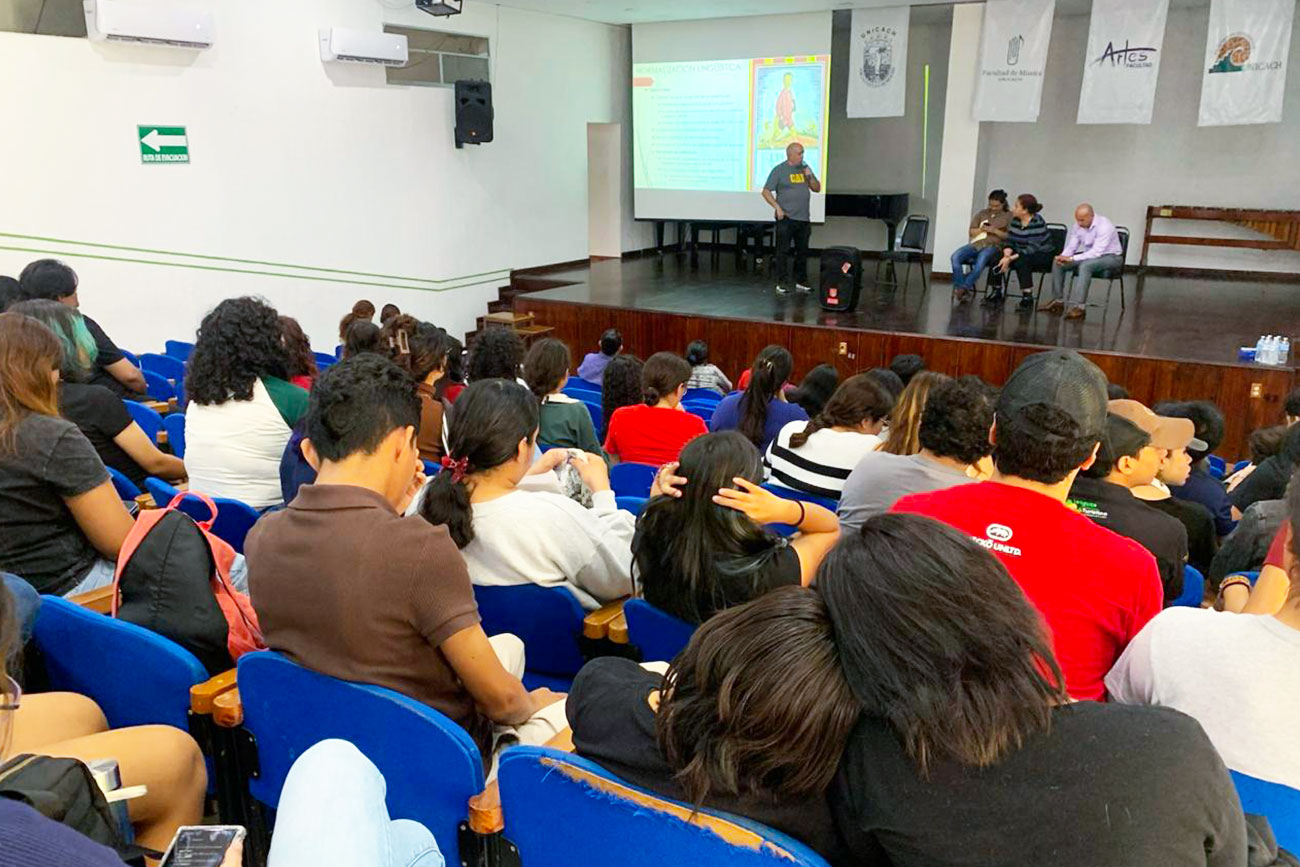 Dialogan en la UNICACH sobre la preservación de lenguas