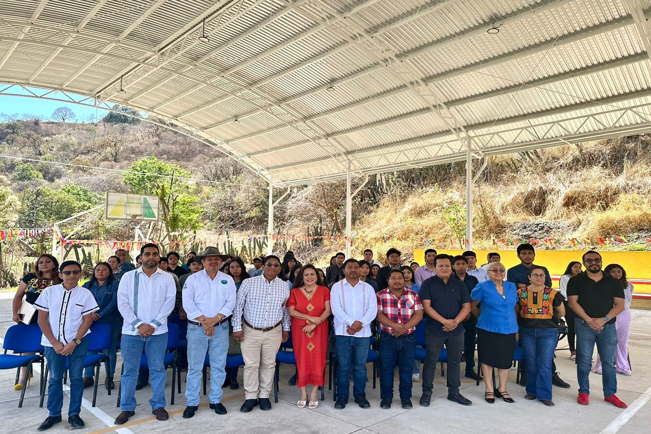 La rectora destacó que el techado, realizado por el Ayuntamiento de Motozintla —encabezado por el alcalde Alfonso Meza Piraval— beneficiará no solo a la comunidad universitaria sino también a la población en general