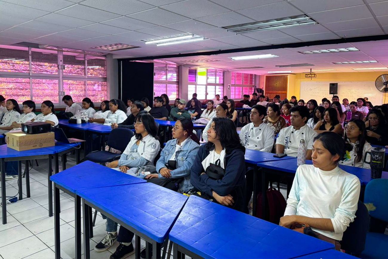 Comparten caso de éxito con estudiantes de Gastronomía de la UNICACH