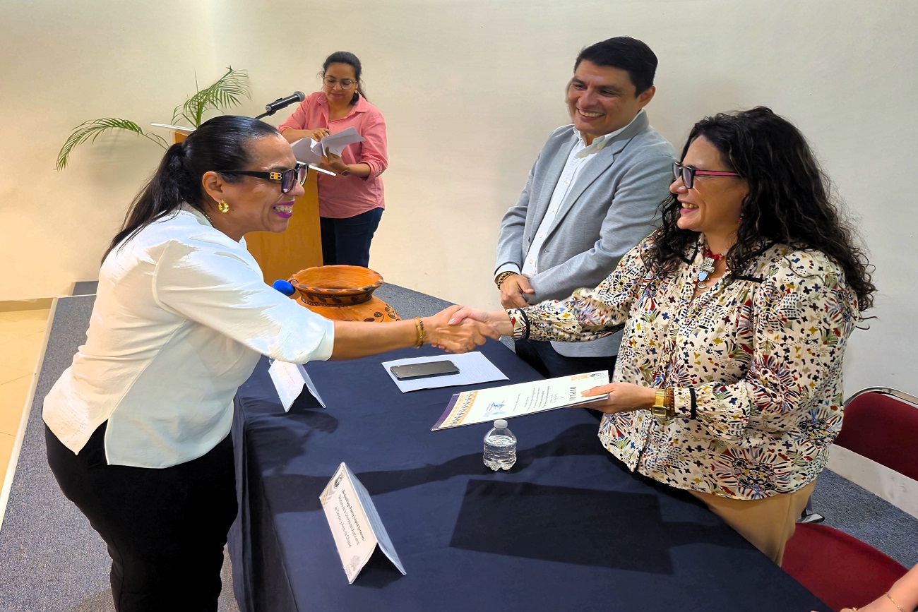 Reconoció a la comunidad de la Facultad de Ciencias Odontológicas y Salud Pública, por impulsar acciones académicas orientadas al fortalecimiento de la formación continua.