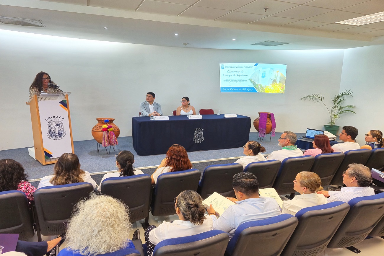 Este diplomado benefició a más de 20 cirujanas y cirujanos dentistas, quienes fortalecieron sus conocimientos y habilidades en áreas clave para su ejercicio profesional contemporáneo.