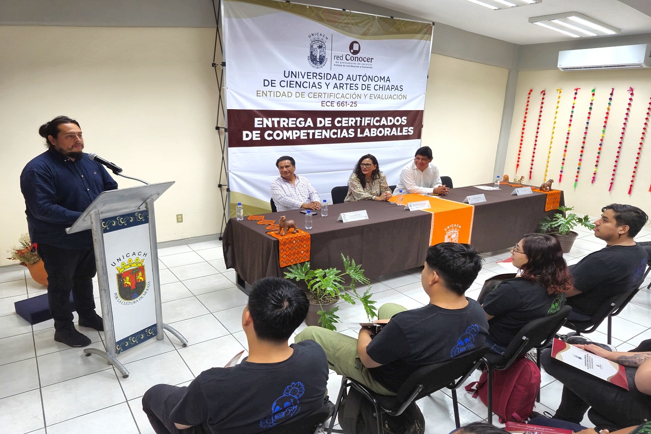 La capacitación impartida, forma parte del proceso de certificación del estándar de competencia laboral en manejo higiénico de alimentos, el cual cuenta con el aval del CONOCER.