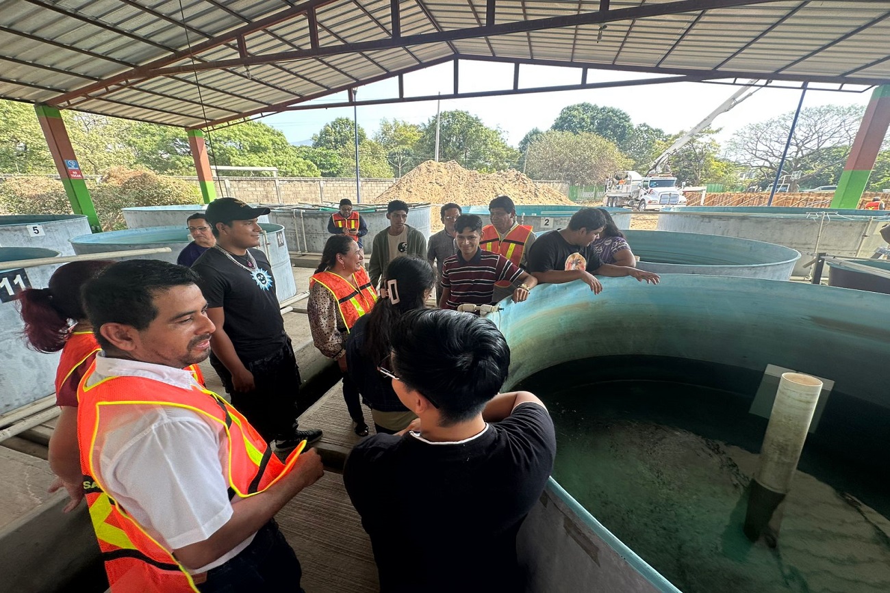 Dialogó con la comunidad unicachense Istmo Costa para  mejorar las condiciones de sus instalaciones y la calidad educativa