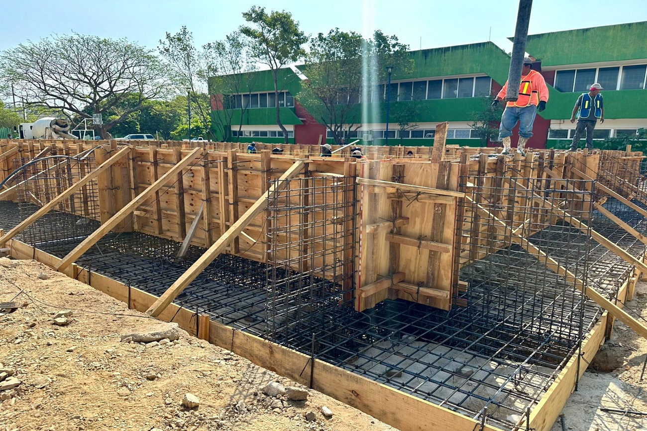 Dicha alberca, que contará con las mismas dimensiones que la situada en Ciudad Universitaria de la UNICACH, en Tuxtla Gutiérrez, permitirá la enseñanza de actividades subacuáticas con clases de natación, introducción al buceo