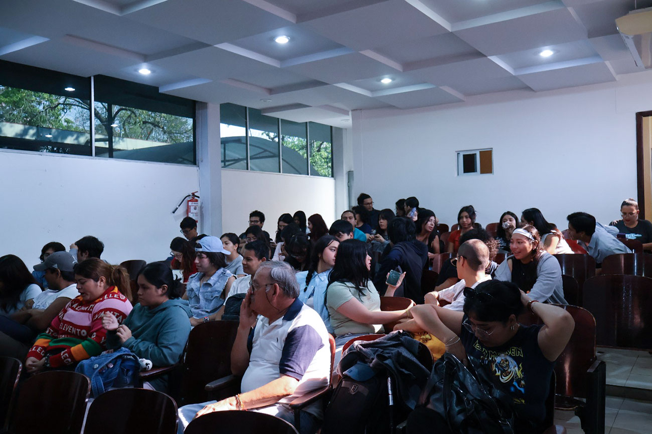 Escenas fronterizas: conferencia de Rocío Galicia en la UNICACH