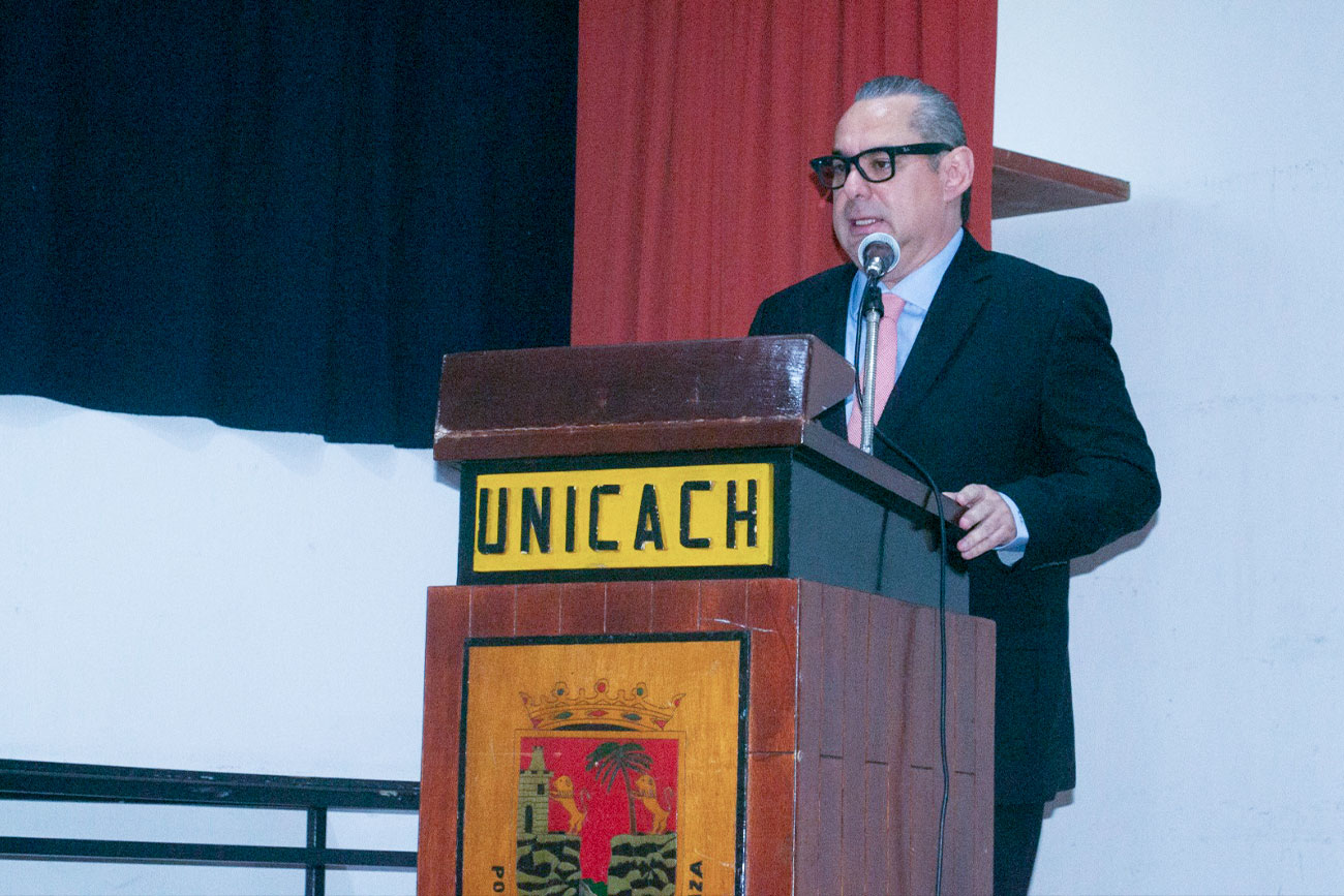 14 de abril de 2026  Periodismo y democracia en México: Gerardo Toledo dialoga con estudiantes de la UNICACH