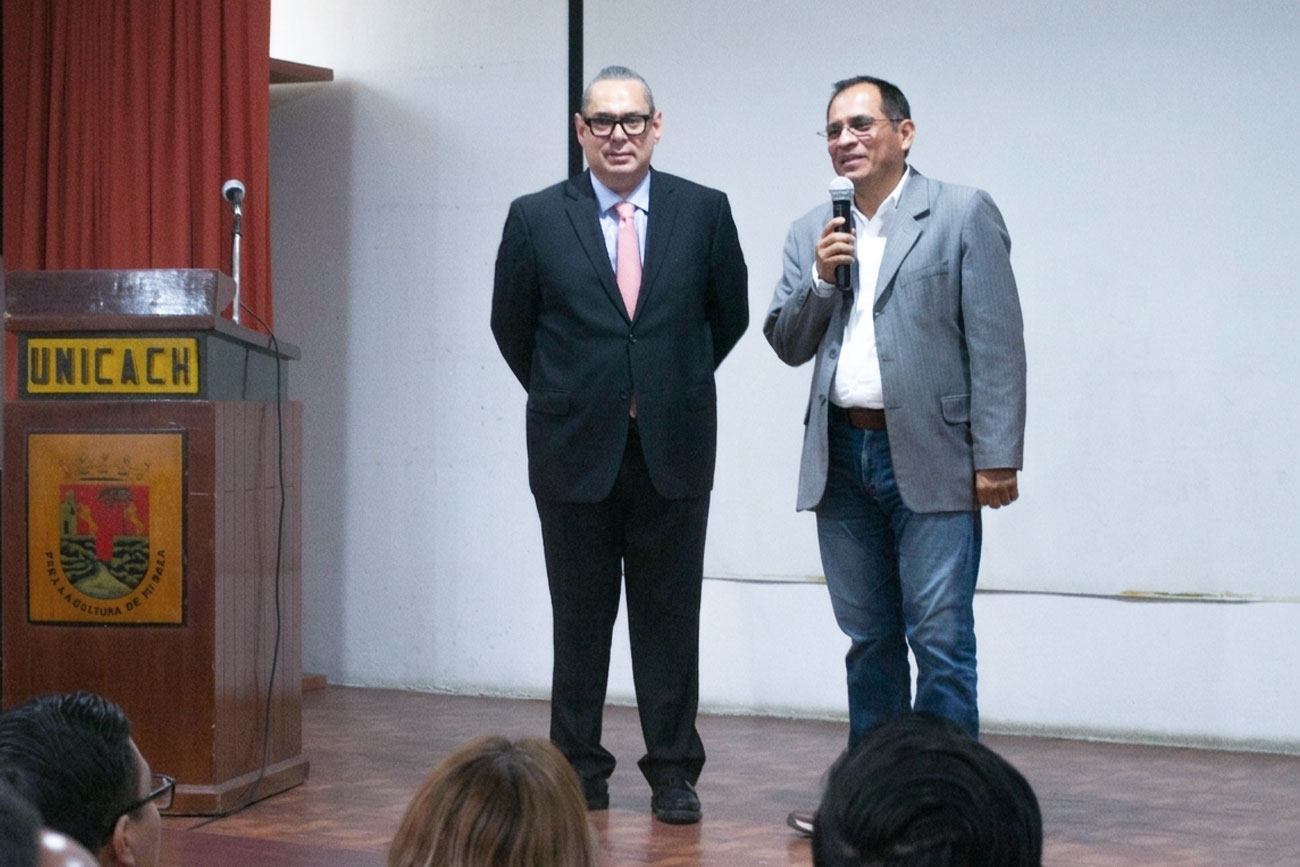 14 de abril de 2026  Periodismo y democracia en México: Gerardo Toledo dialoga con estudiantes de la UNICACH