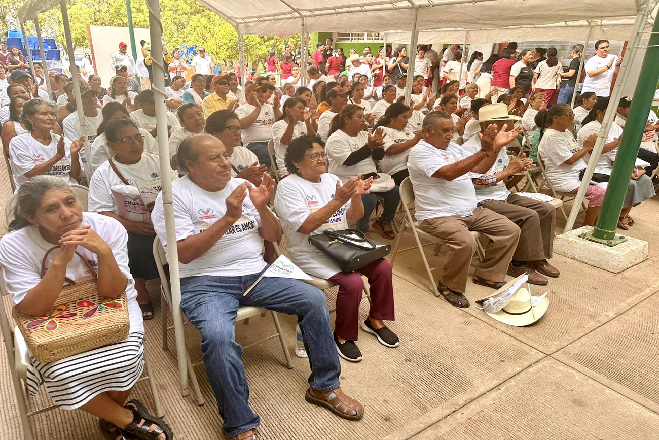El alcalde de Venustiano Carranza expresó su confianza en que, “mediante esta estrategia gubernamental y el trabajo comprometido de la comunidad universitaria de la UNICACH, el municipio podrá muy pronto levantar la bandera blanca”