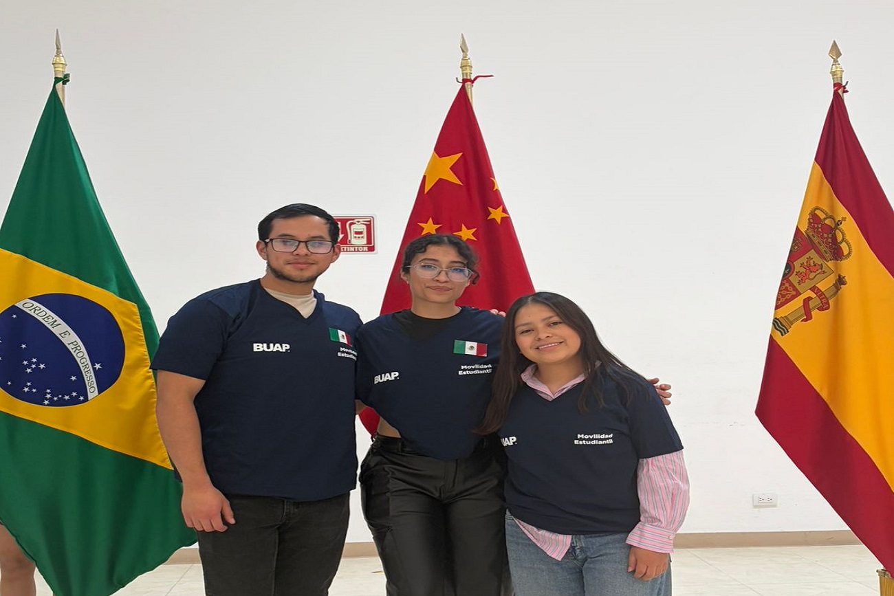 26 estudiantes que actualmente participan en este programa, 20 cursan un semestre en universidades nacionales reconocidas.