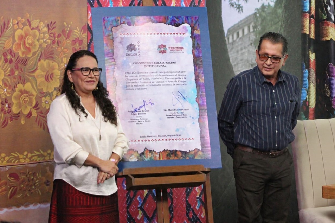 El convenio de colaboración fue suscrito por la rectora de la UNICACH, Fanny López Jiménez, y el director general del SCHRTyC, Mario Escobar Gálvez.