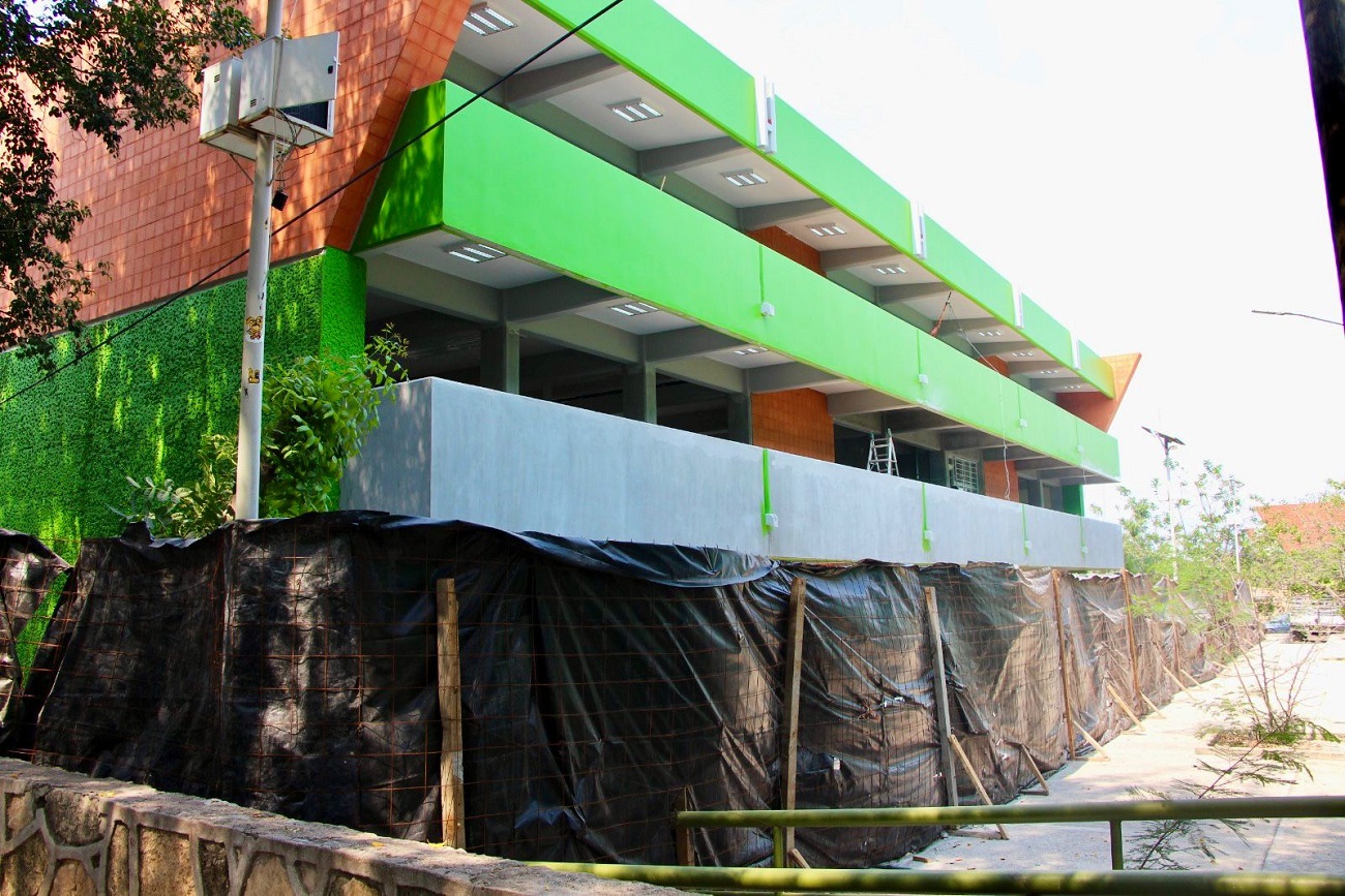 Esta infraestructura, cuya inversión supera los 23 millones de pesos, se construye a través del Instituto de Infraestructura Física Educativa del Estado de Chiapas