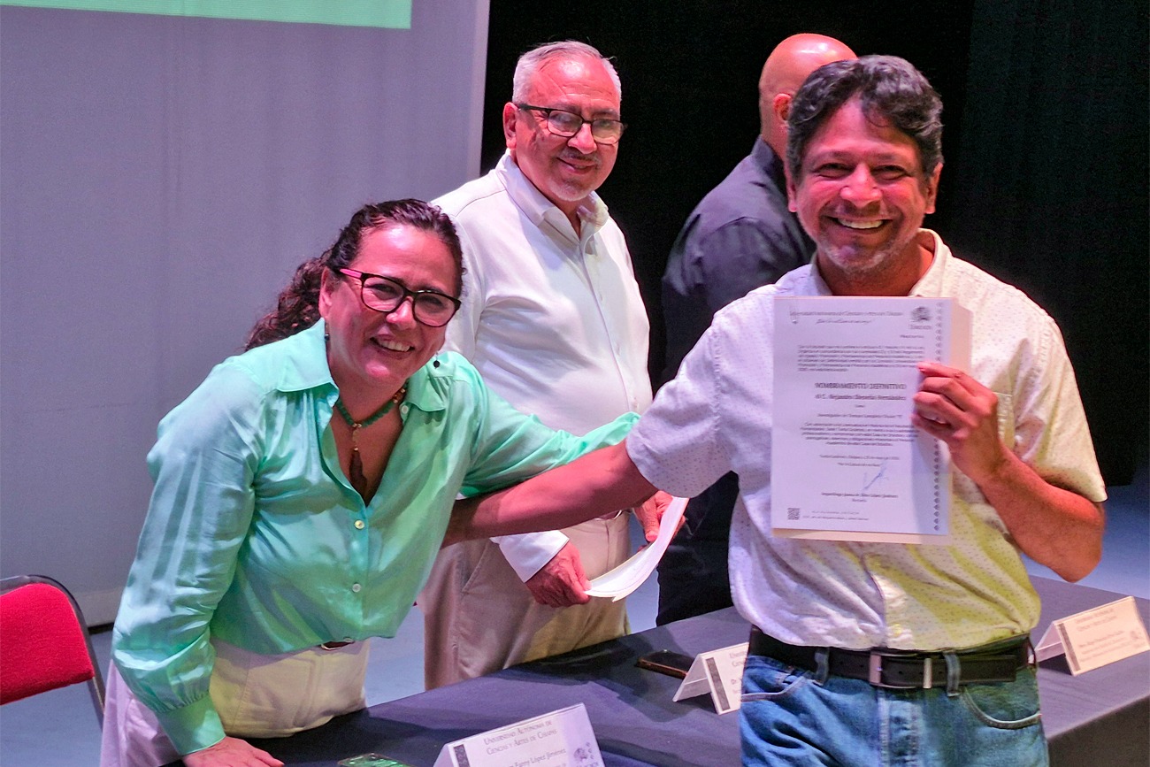 Encabeza rectora de UNICACH Fanny López Jiménez, acto de justicia histórica y académica para docentes