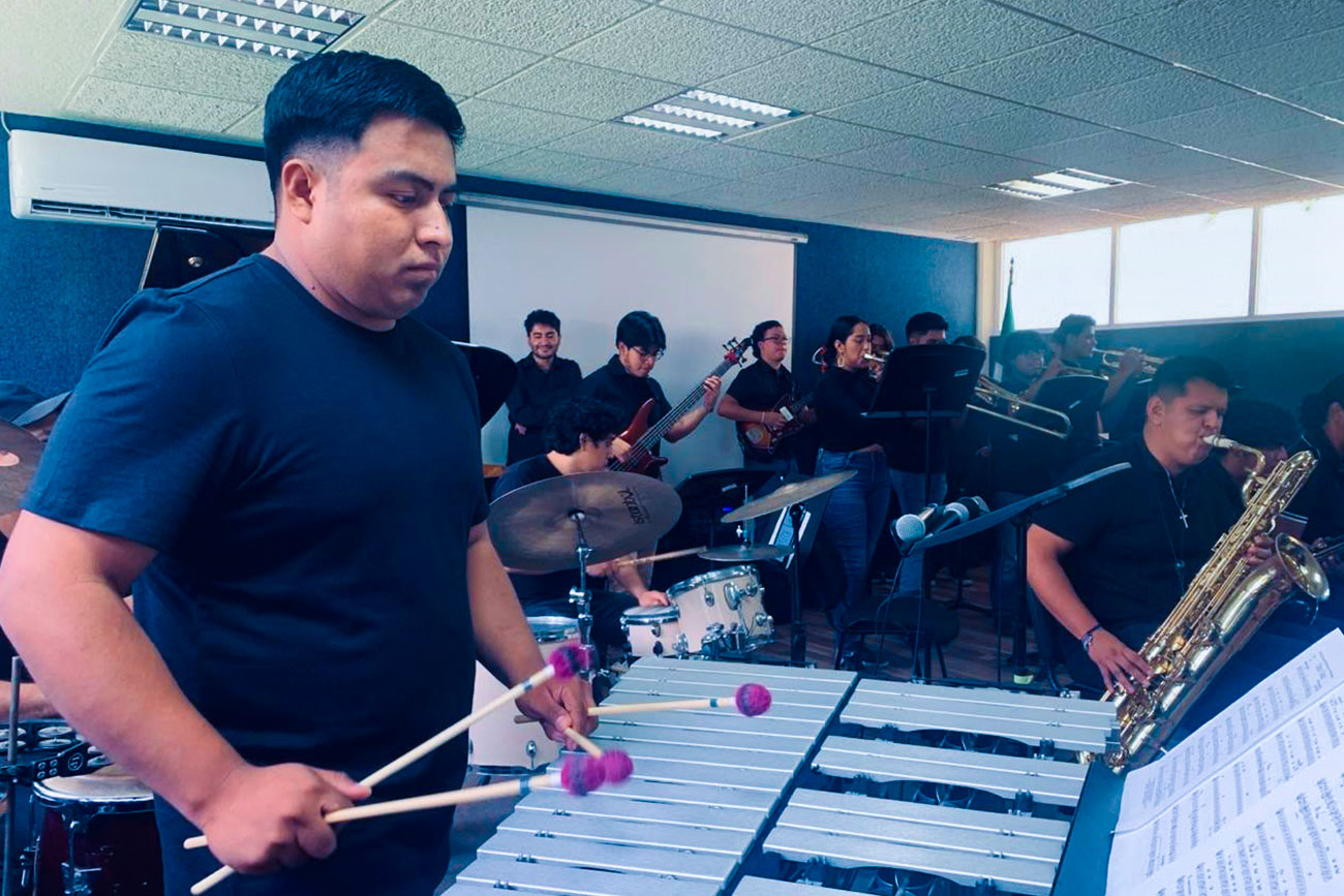 Big Band UNICACH demuestra talento y trabajo colectivo en examen abierto al público