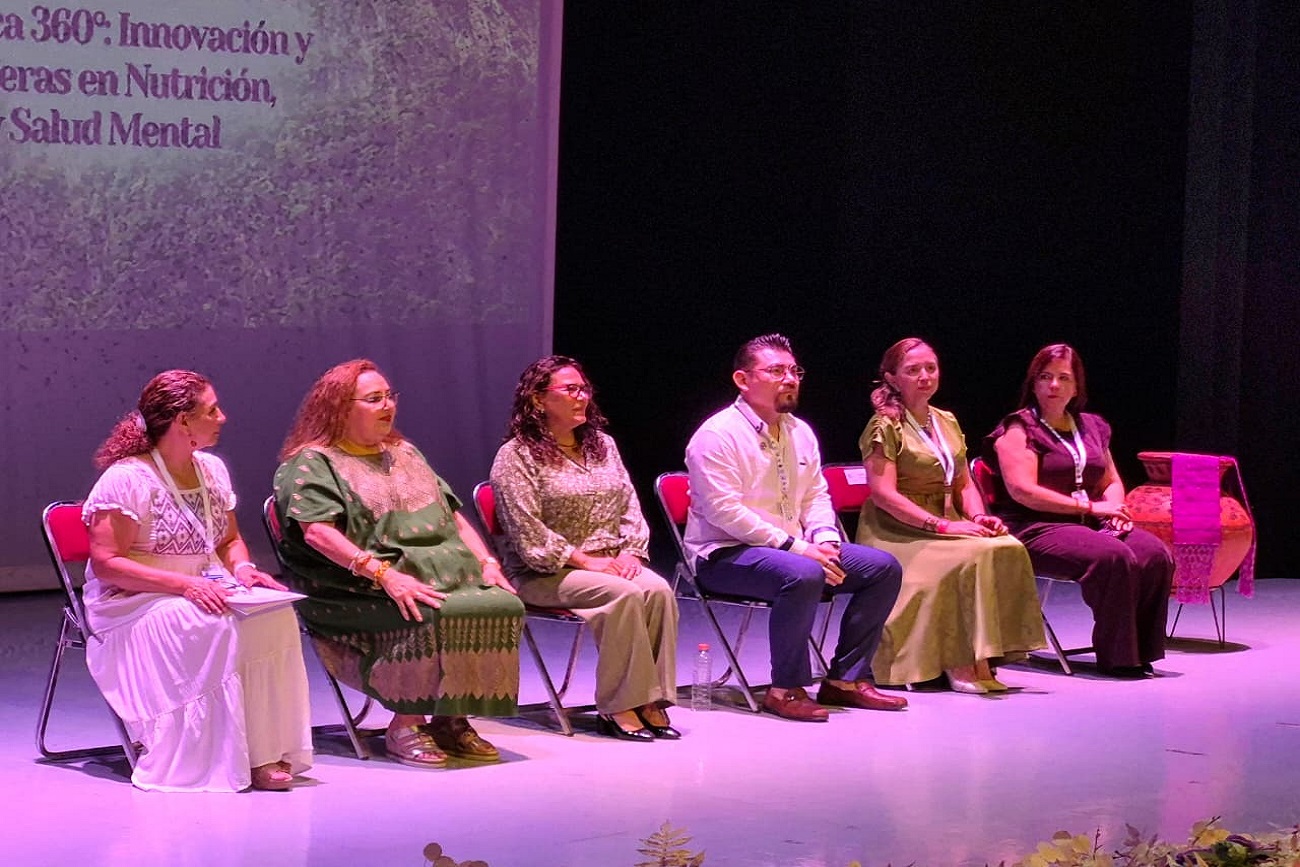 Estuvieron presentes: Rebeca Monrroy Torres, vicepresidenta del CMN; Estela Guadalupe Kassab Aguilar, vicepresidenta del Capítulo Estatal Chiapas del CMN; y María Graciela Sánchez Montiel, presidenta de la AMMFEN.